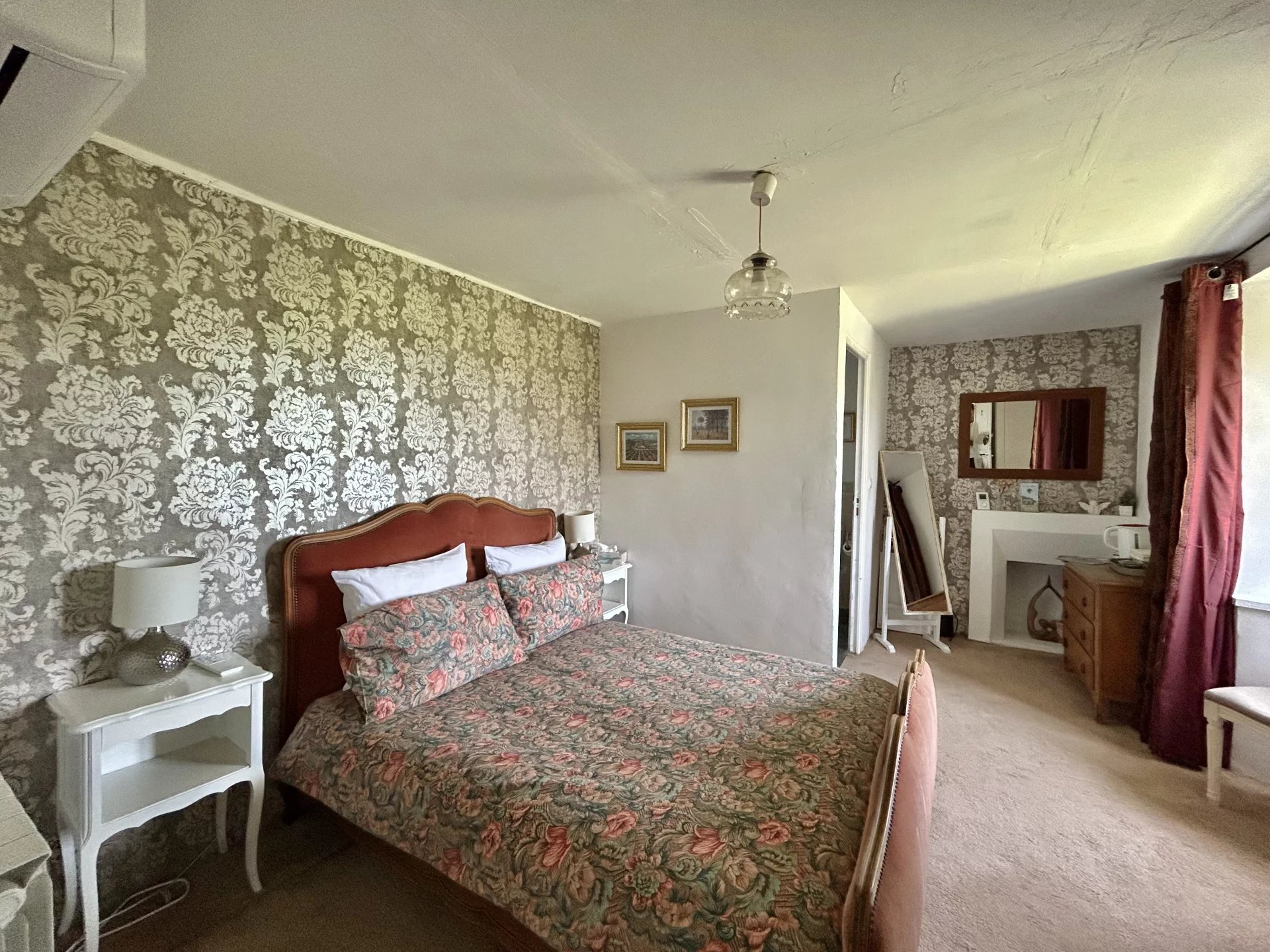 Charming 4/5-Bedroom Detached Farmhouse with 3 Hectares and Gîte Potential, Poitou-Charentes – France – BVI81689