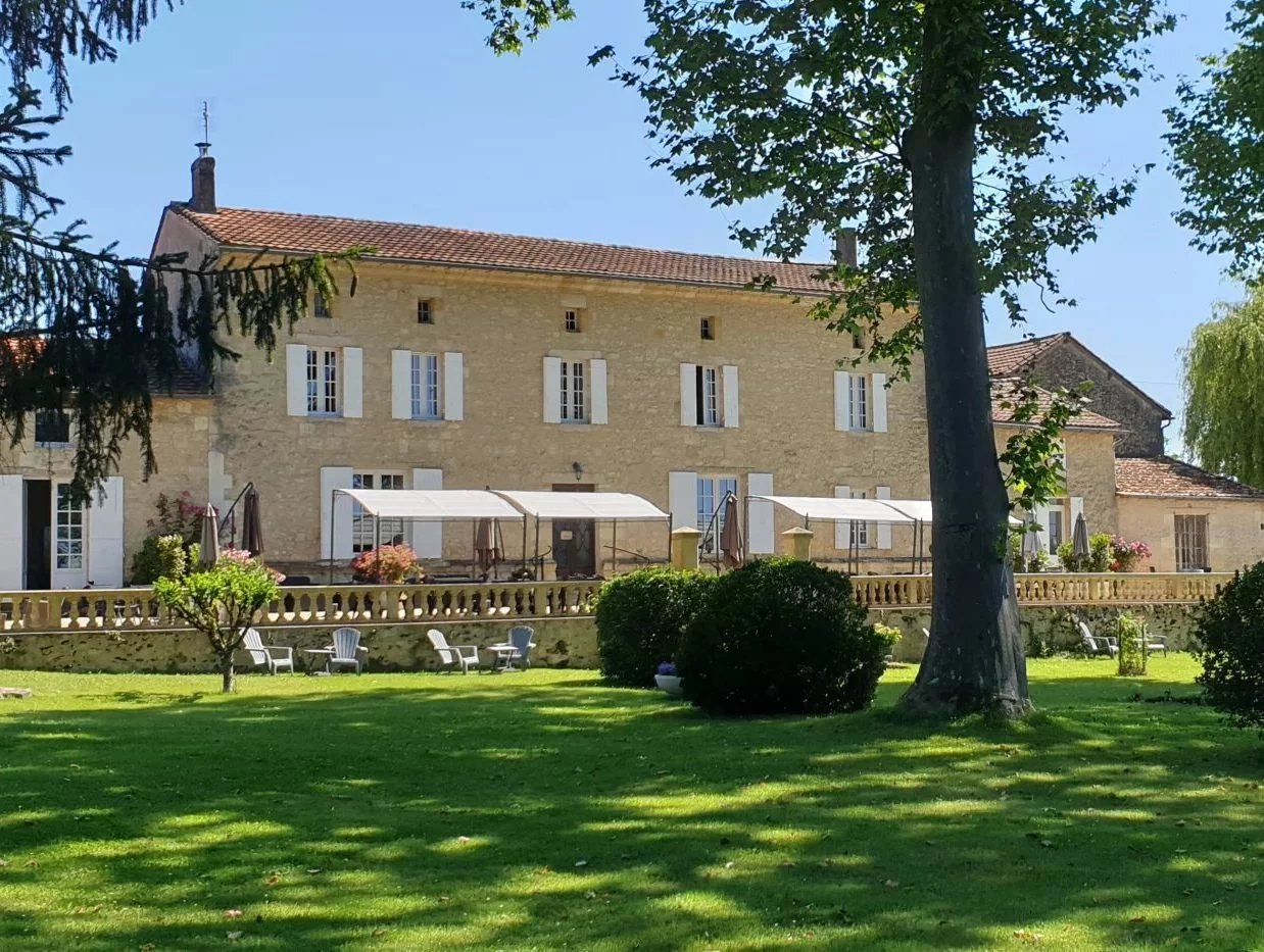 Elegant 18th-Century Estate with Guest houses Near Saint-Émilion, Aquitaine – France – BVI67945