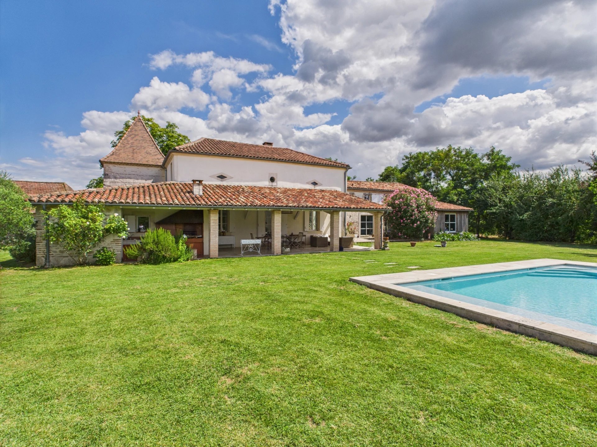 Stunning Architect-Designed Home Near the Riverside Town of Fongrave, Aquitaine – France – BVI81324