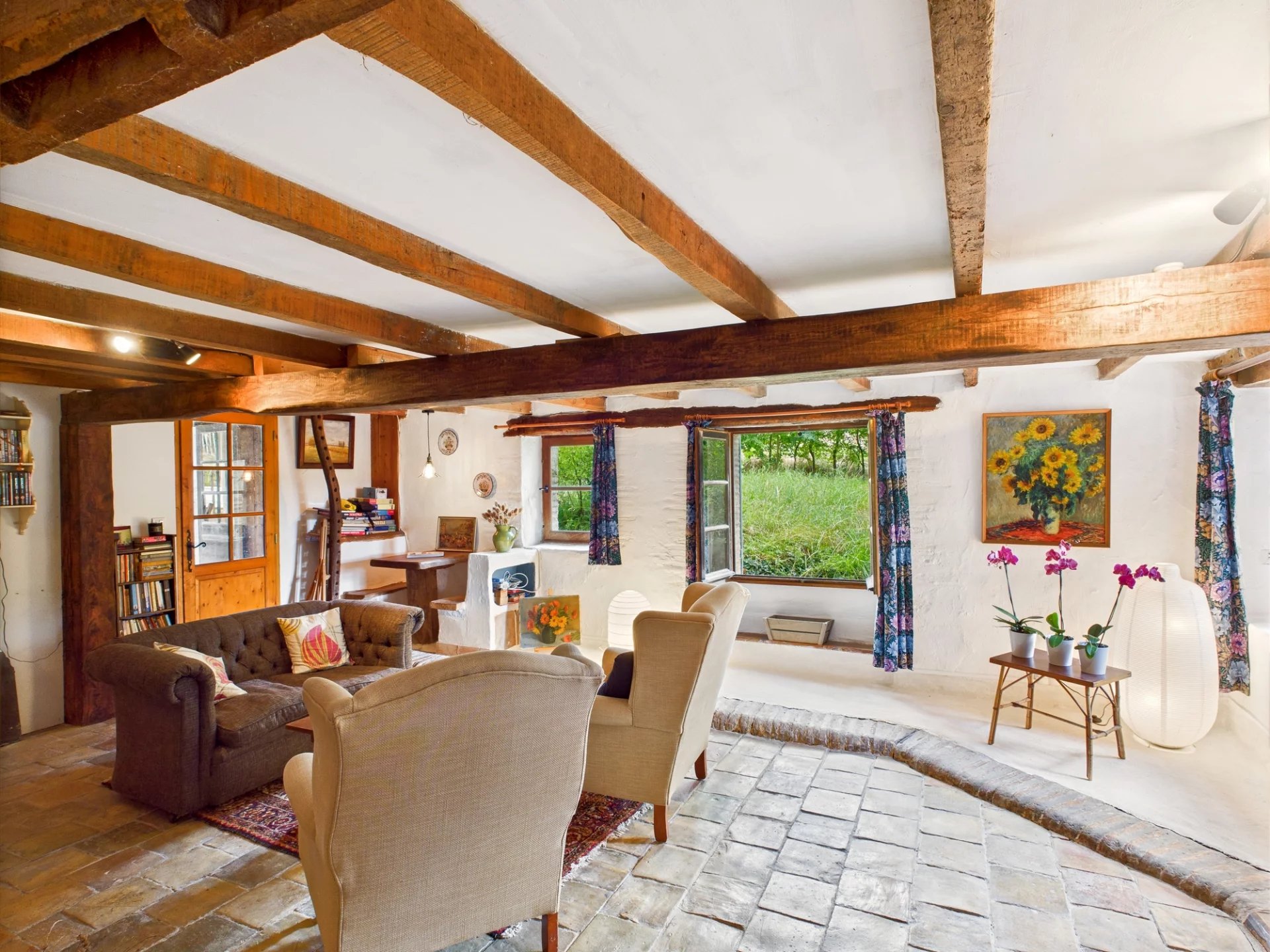 Idyllic Stone Farmhouse Amid Sunflower Fields, Aquitaine – France – BVI80786