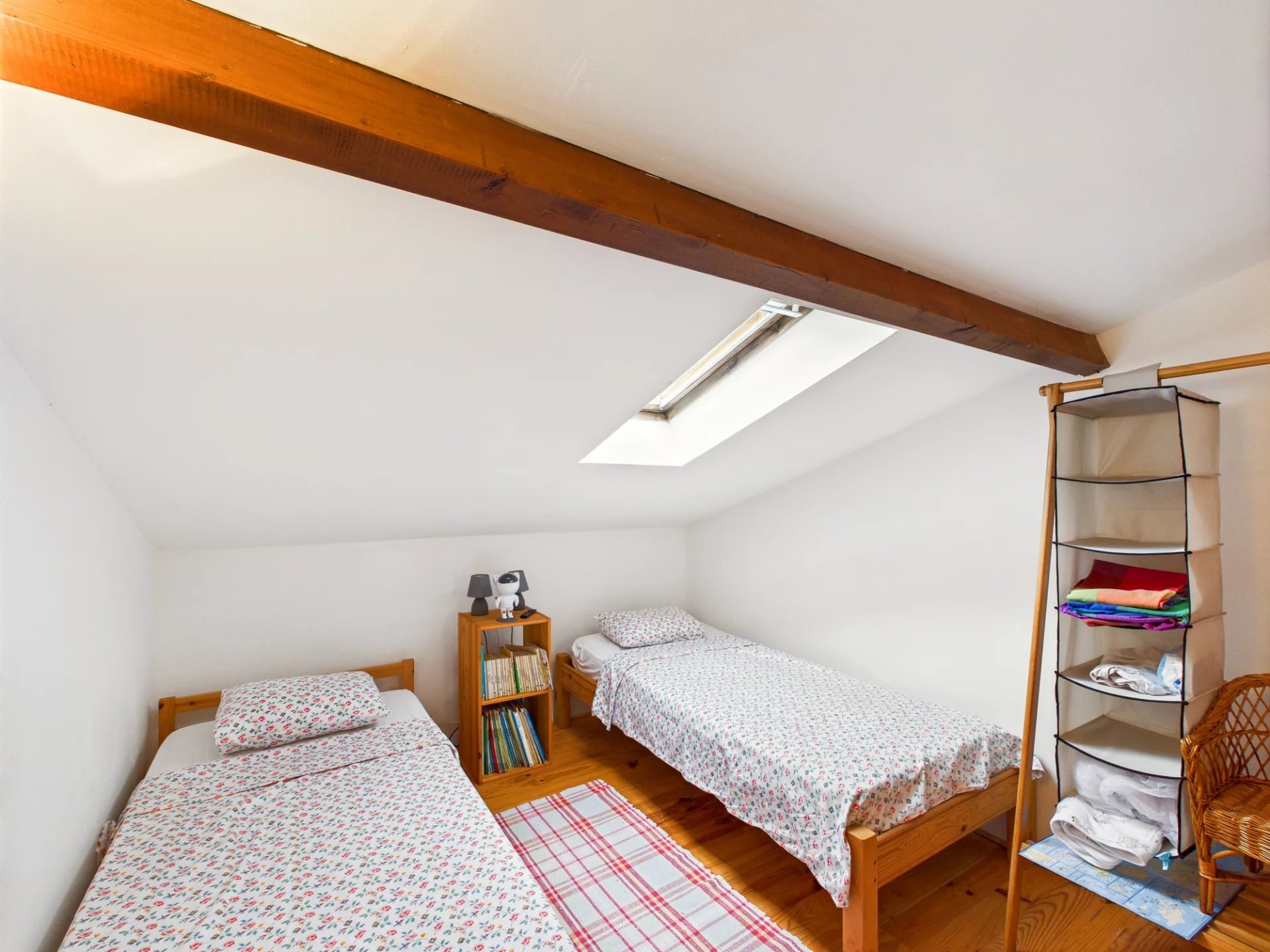 Idyllic Stone Farmhouse Amid Sunflower Fields, Aquitaine – France – BVI80786