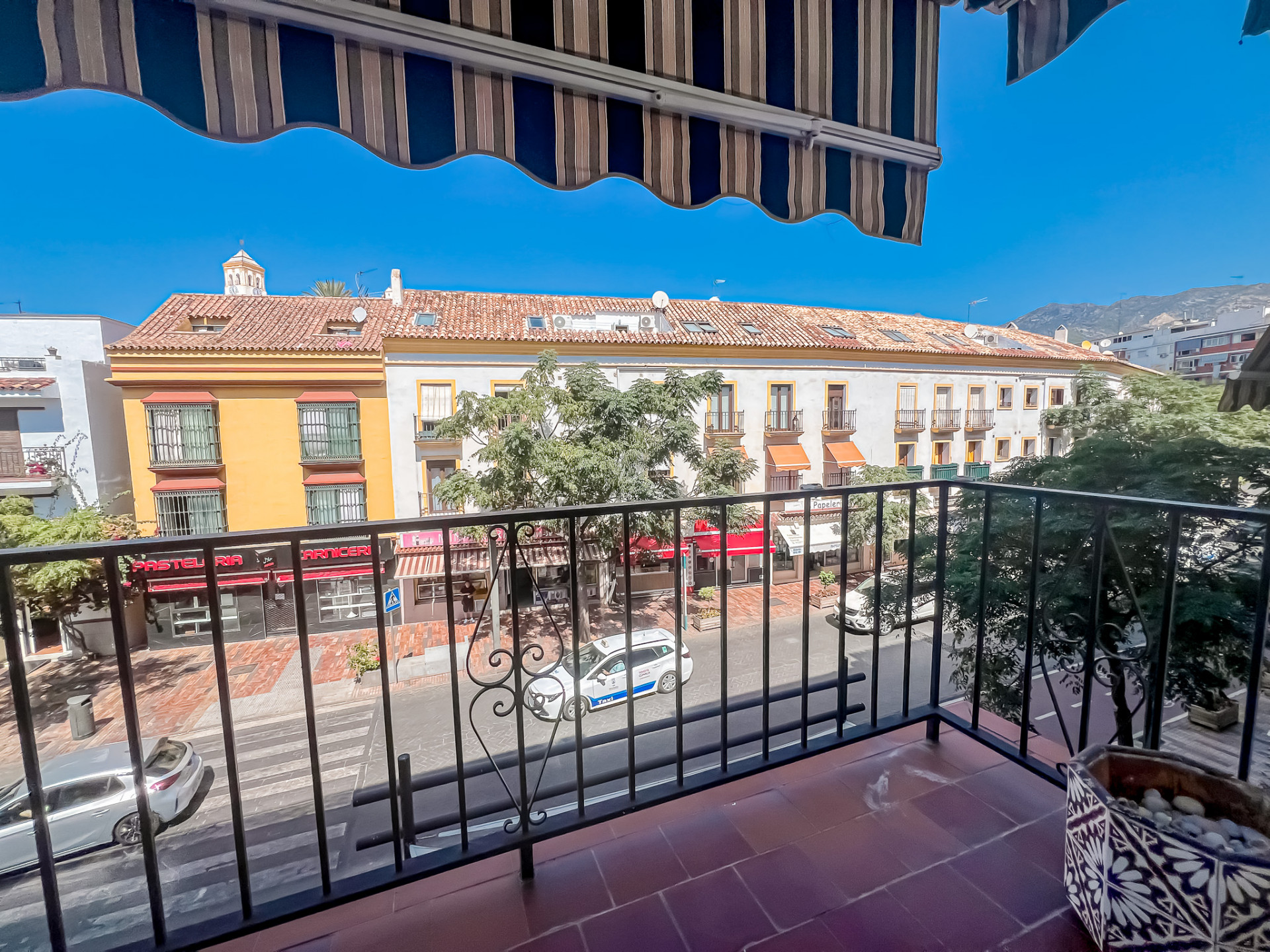 2 bedroom Apartment in Marbella, Malaga, Spain – 428-04781P