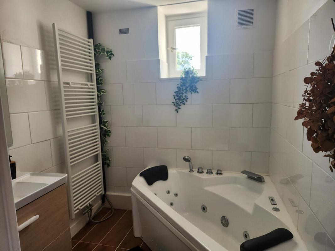 2 bedroom maison in Pressac, Vienne, France – E65FFDE6C72743A8