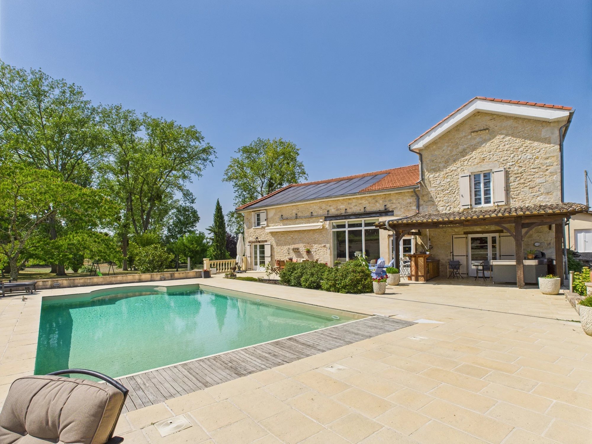 Luxury stone residence with pool, private lake and landscaped park between Bergerac and Saint-Émilion, Aquitaine – France – BVI71111