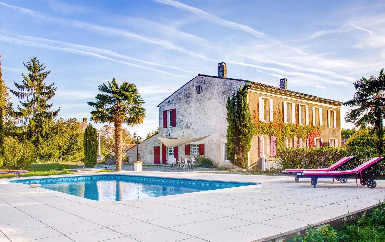 Imposing Manor House with Pool and Glorious garden – Close to the Coast, Poitou-Charentes – France – BVI80324
