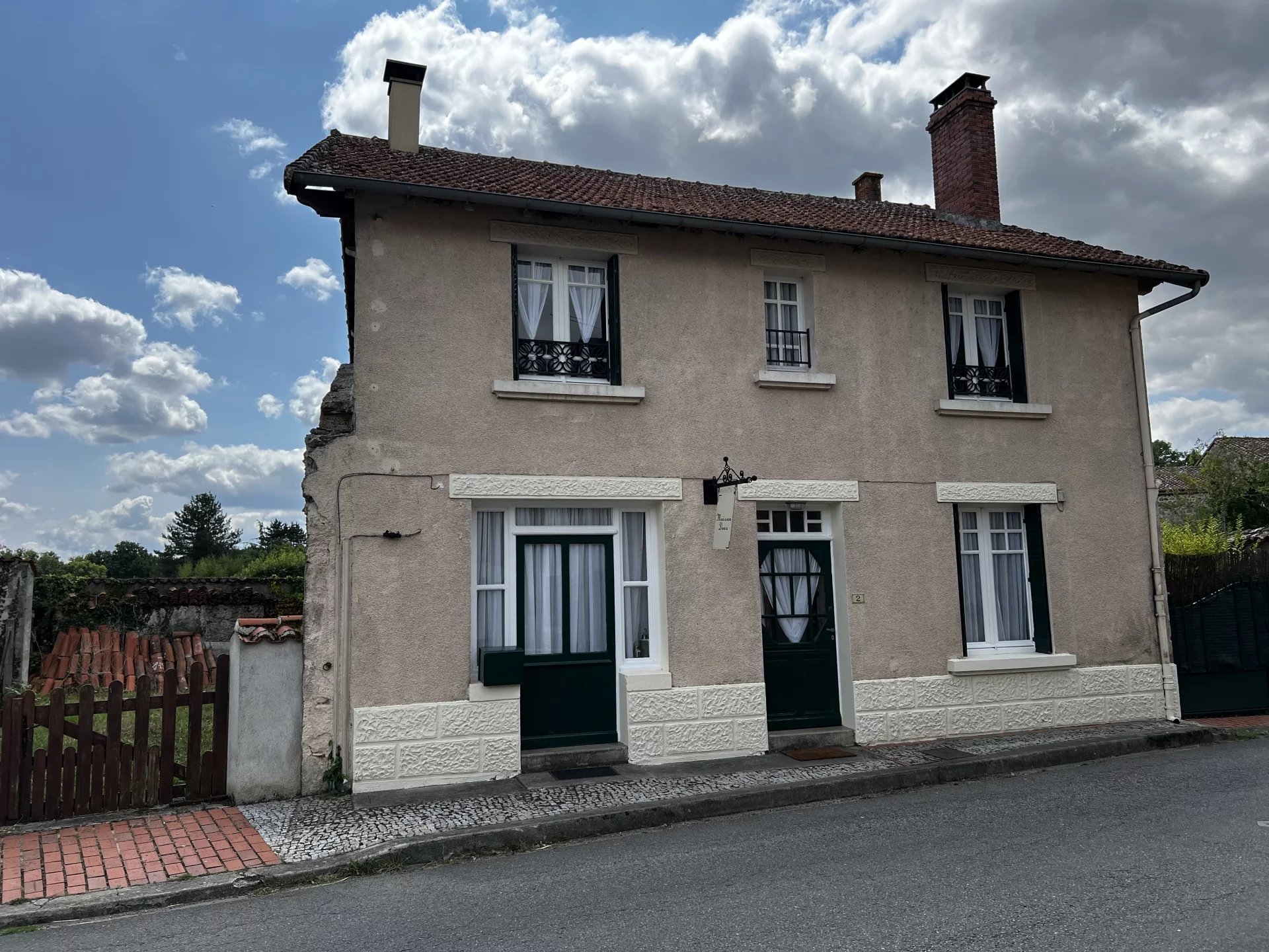 Perfect detached stone house, bed & breakfast opportunity, Poitou-Charentes – France – BVI82309