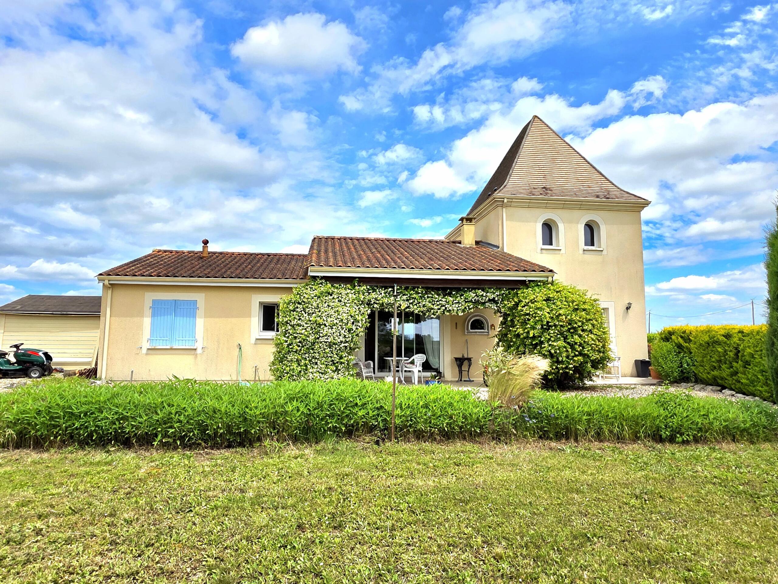 Light and Spacious 3 bed 3 bath villa with pigeonnier and countryside views, Aquitaine – France – BVI81133