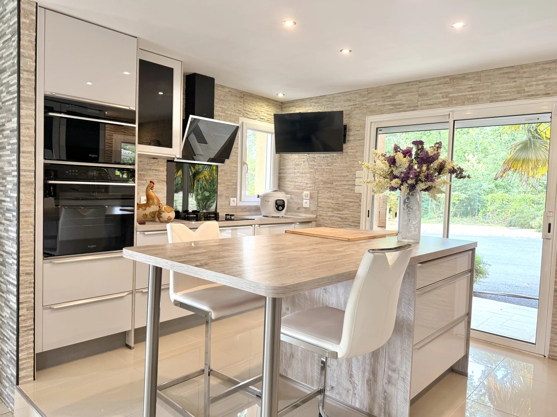 Elegant Home with Pool, Large Garden and Electric Gate – Short Distance to Brigueuil Centre, Poitou-Charentes – France – BVI82283