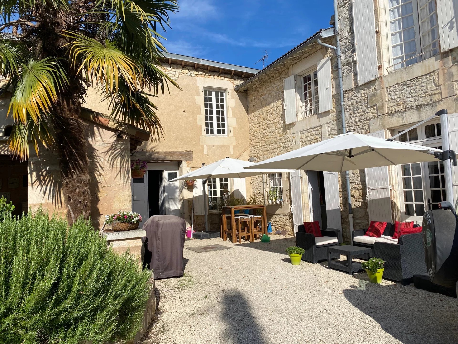 Stylish town house with river frontage, Poitou-Charentes – France – BVI65942