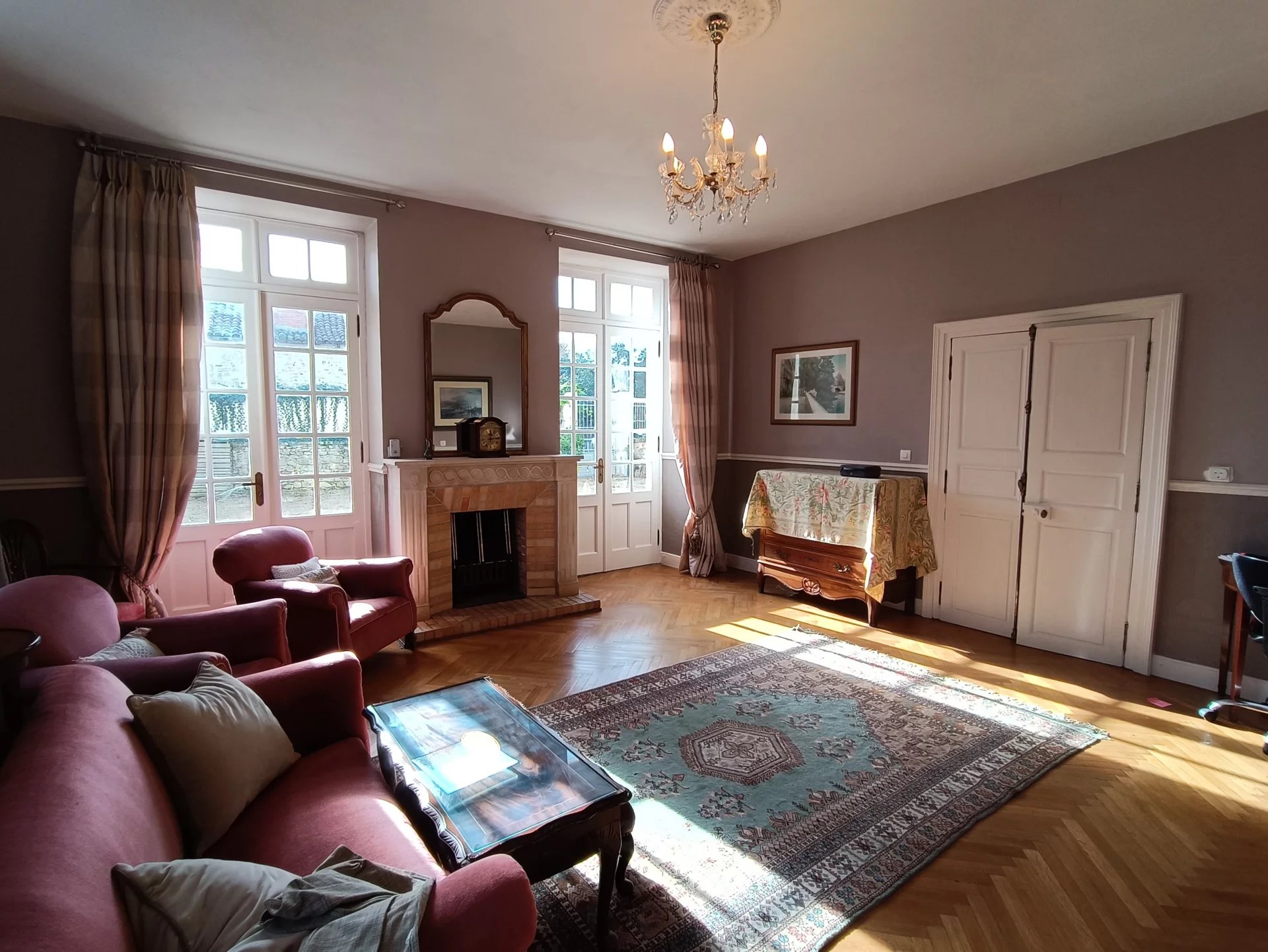 Stylish town house with river frontage, Poitou-Charentes – France – BVI65942