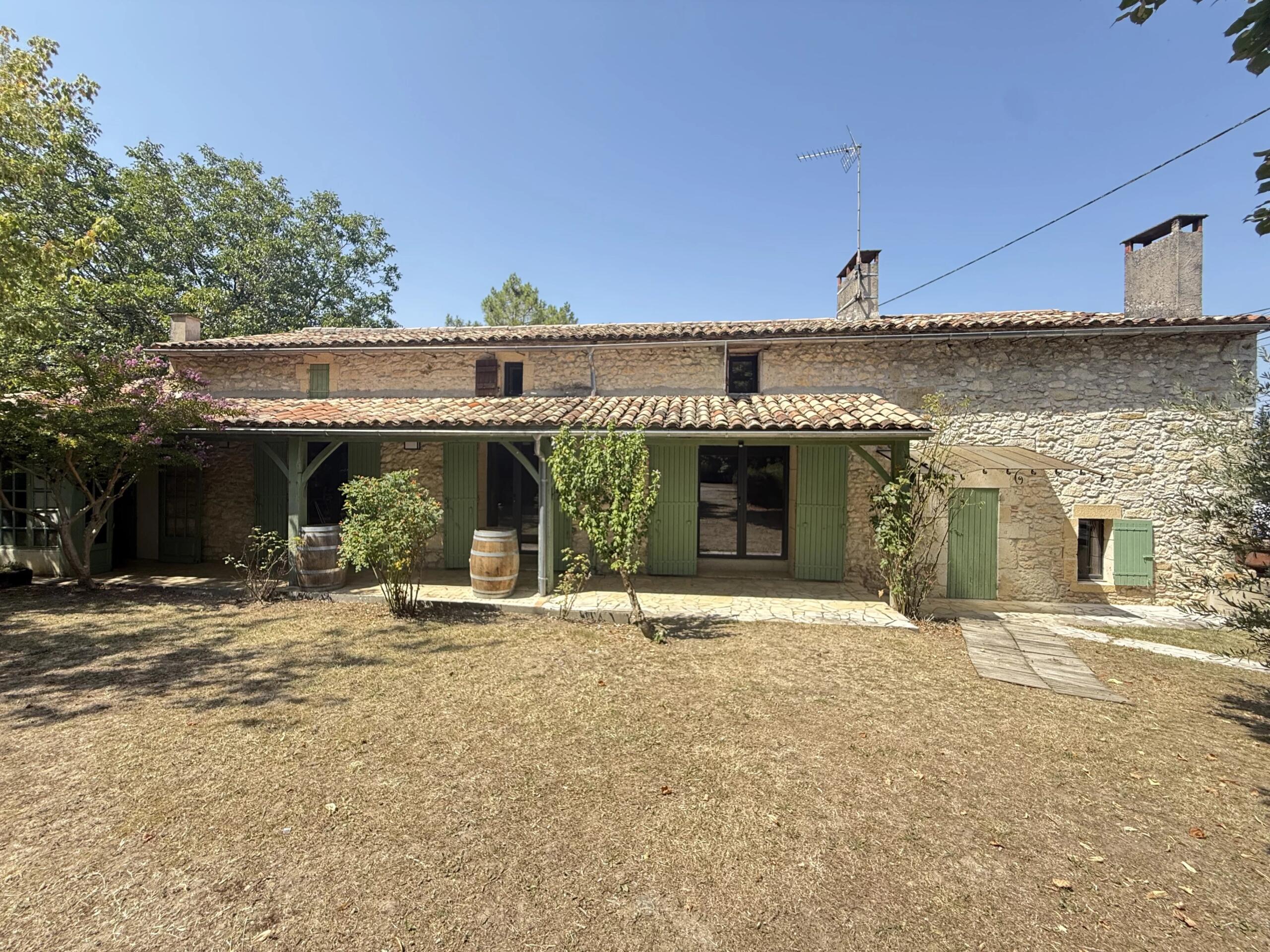 Turnkey 5-bedroom stone house with large wooded grounds, Aquitaine – France – BVI79646