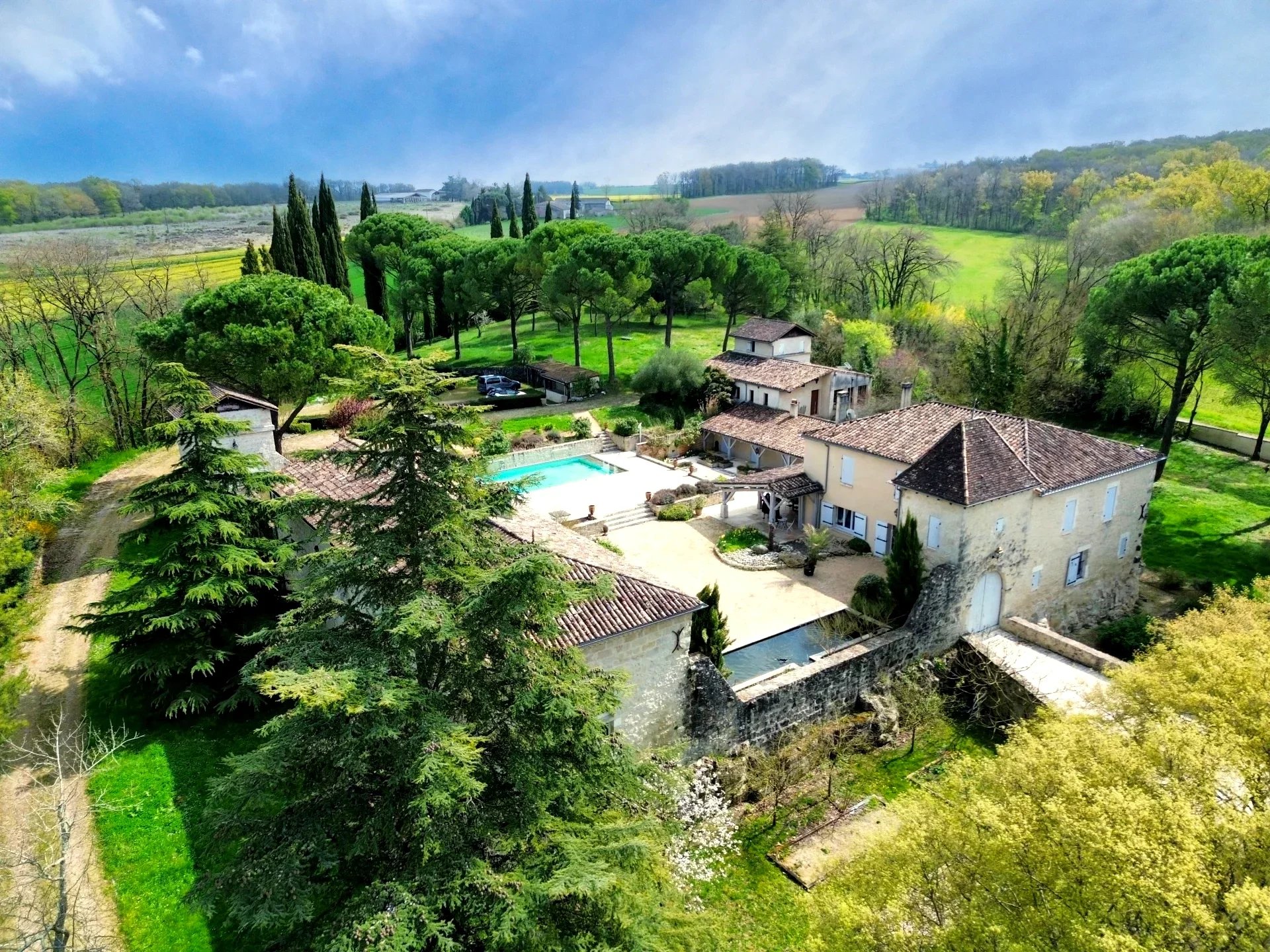 Magnificent 12th-Century Château – Meticulously Restored Historic Estate with Luxurious Features, Aquitaine – France – BVI79991