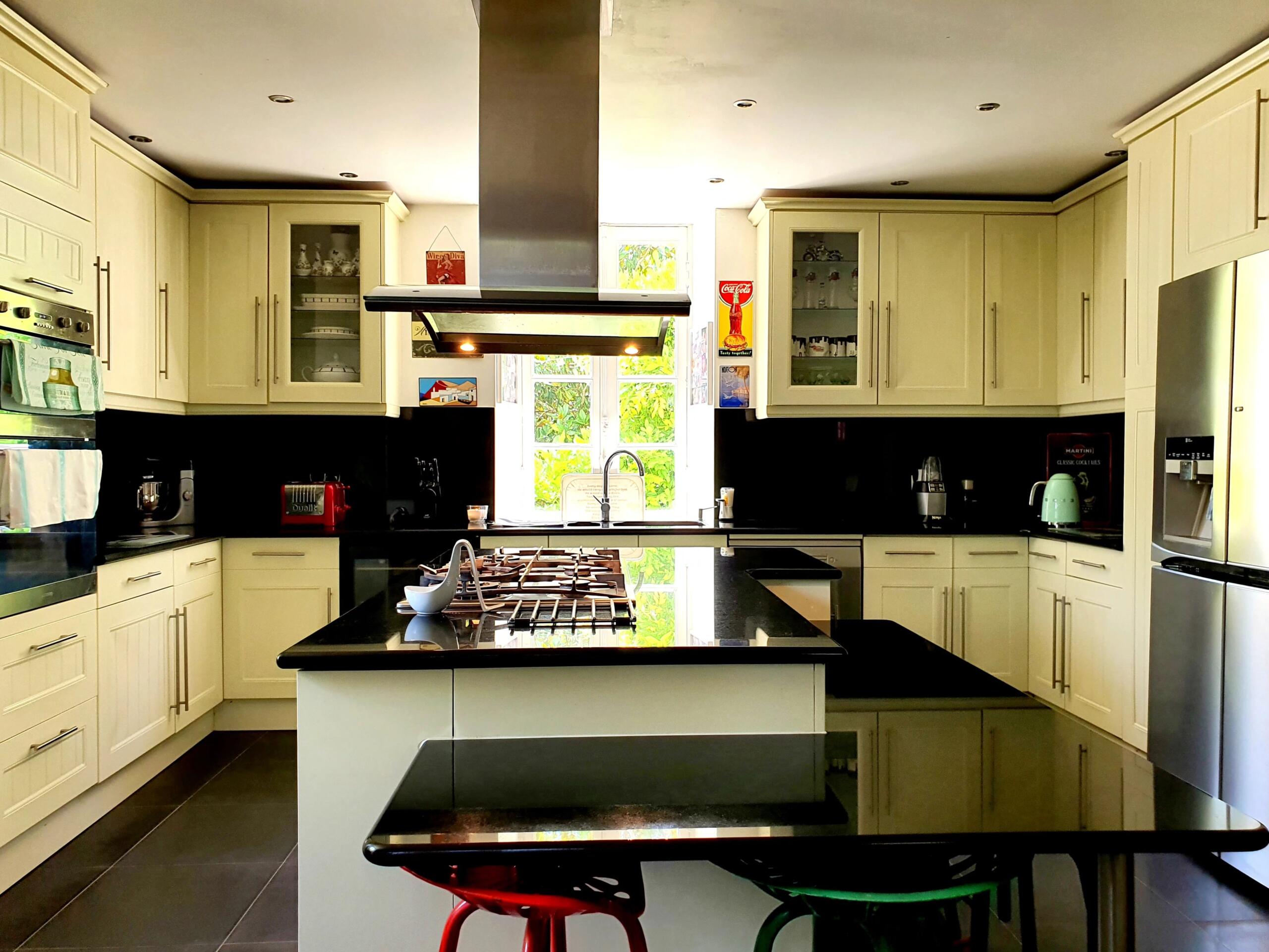 Beautiful 6/7 bedroom home with pool and guest apartment, Aquitaine – France – BVI81682