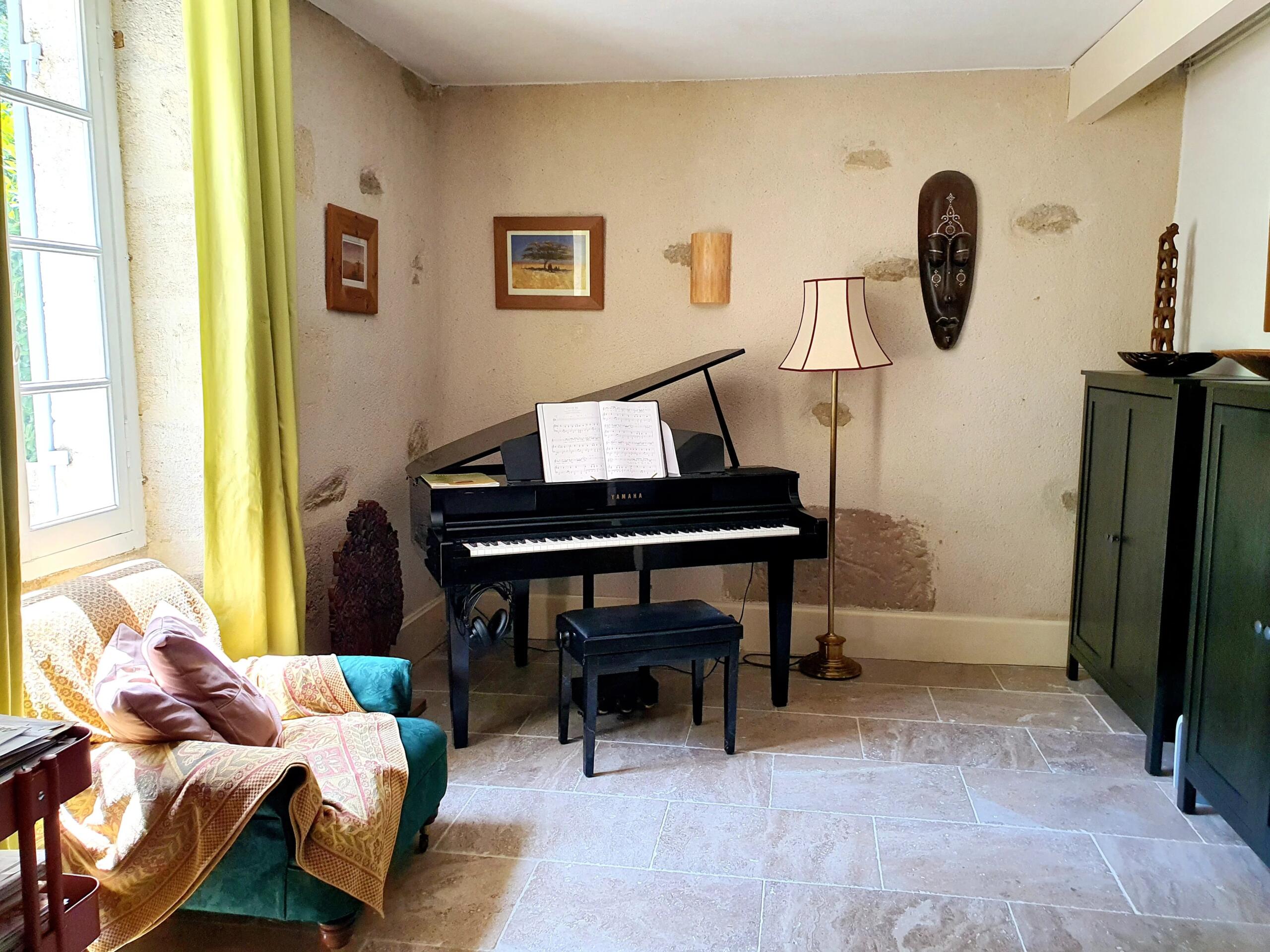 Beautiful 6/7 bedroom home with pool and guest apartment, Aquitaine – France – BVI81682