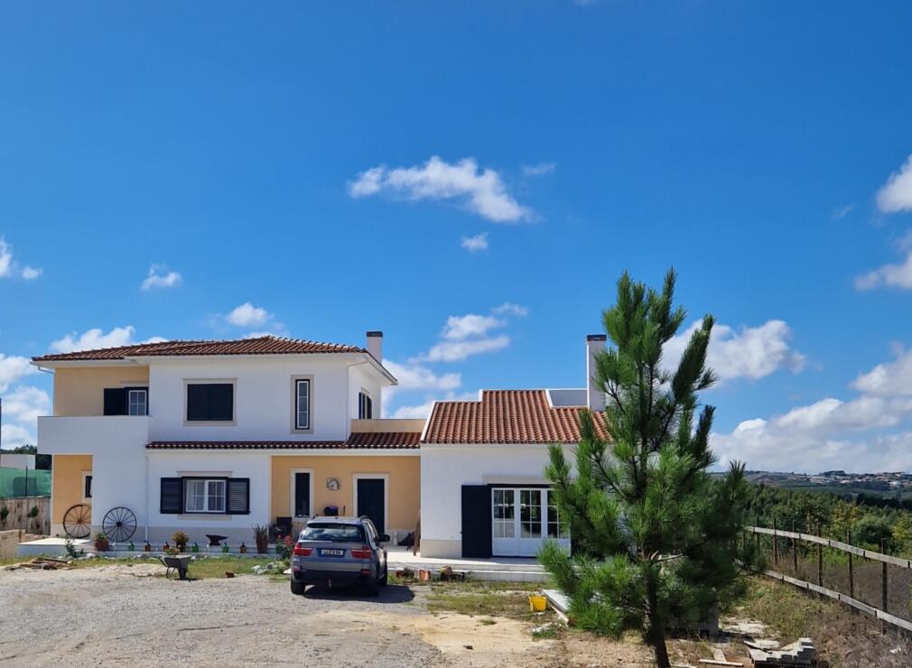 Traditional Portuguese villa with annex near Bombarral