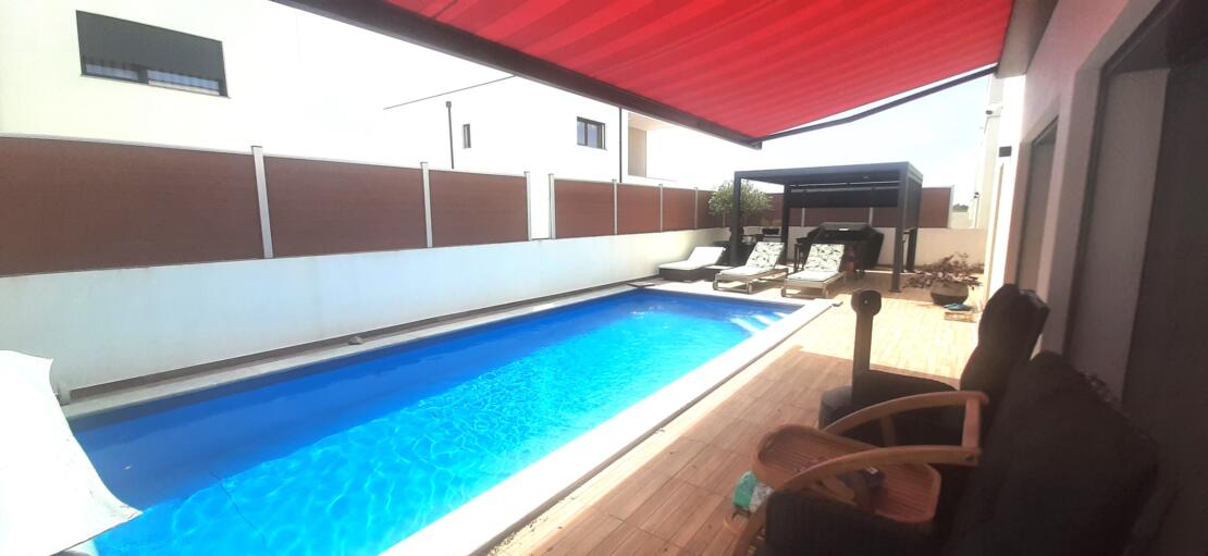 Luxury modern 4 bedroom villa with heated pool near Caldas da Rainha