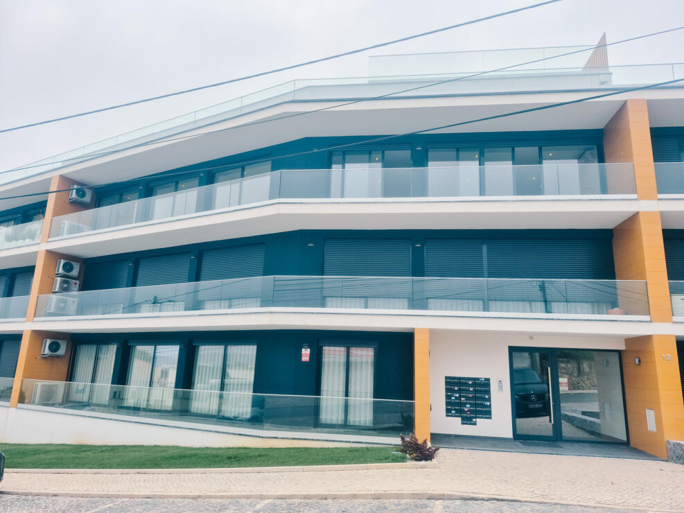 Spacious 3-Bedroom Apartment with Pool – Walking Distance to the Beach in São Martinho do Porto