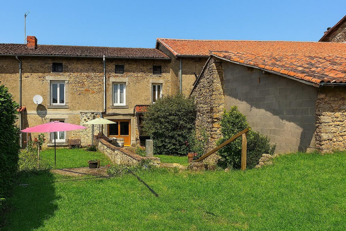 5 bedroom maison in Les Salles Lavauguyon, Haute-Vienne, France – 69E852B2B3864F7E
