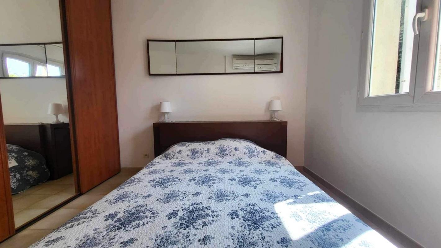 t2 in L’isle Sur La Sorgue, Vaucluse, France – 19F76A559D3E4325