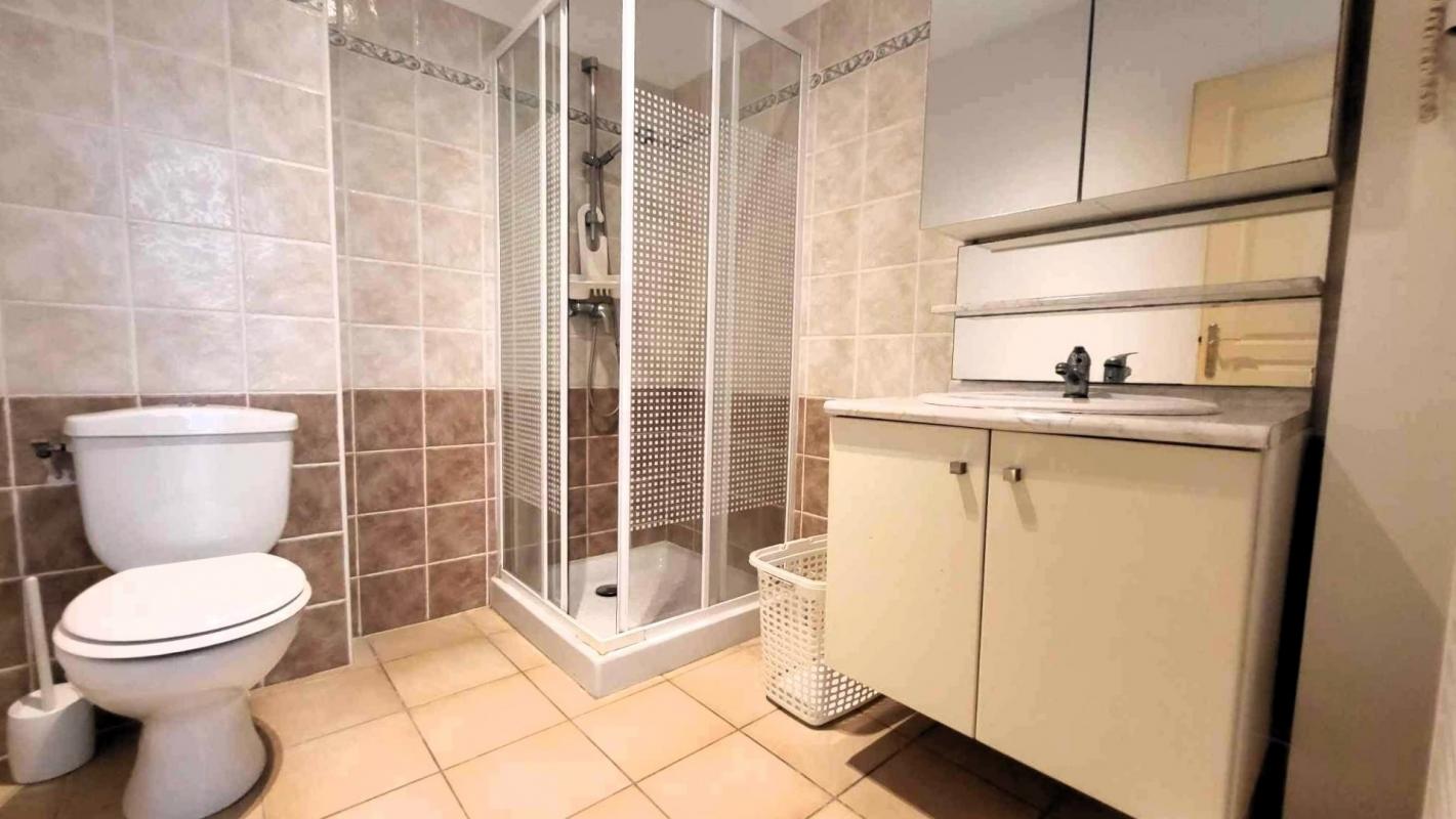 t2 in L’isle Sur La Sorgue, Vaucluse, France – 19F76A559D3E4325