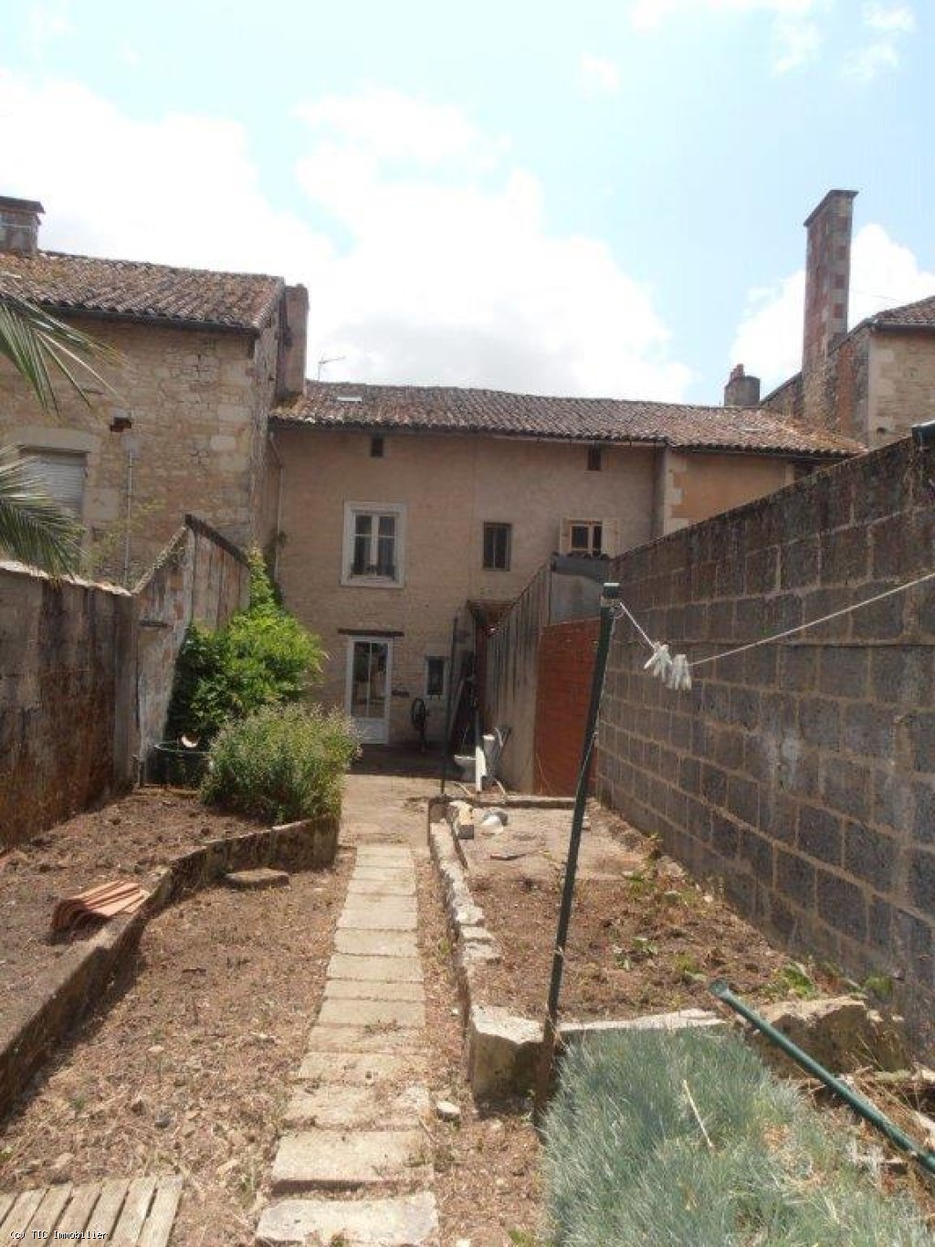 3 bedroom House in Sauze-Vaussais, Sauzé-Vaussais, France – r7340