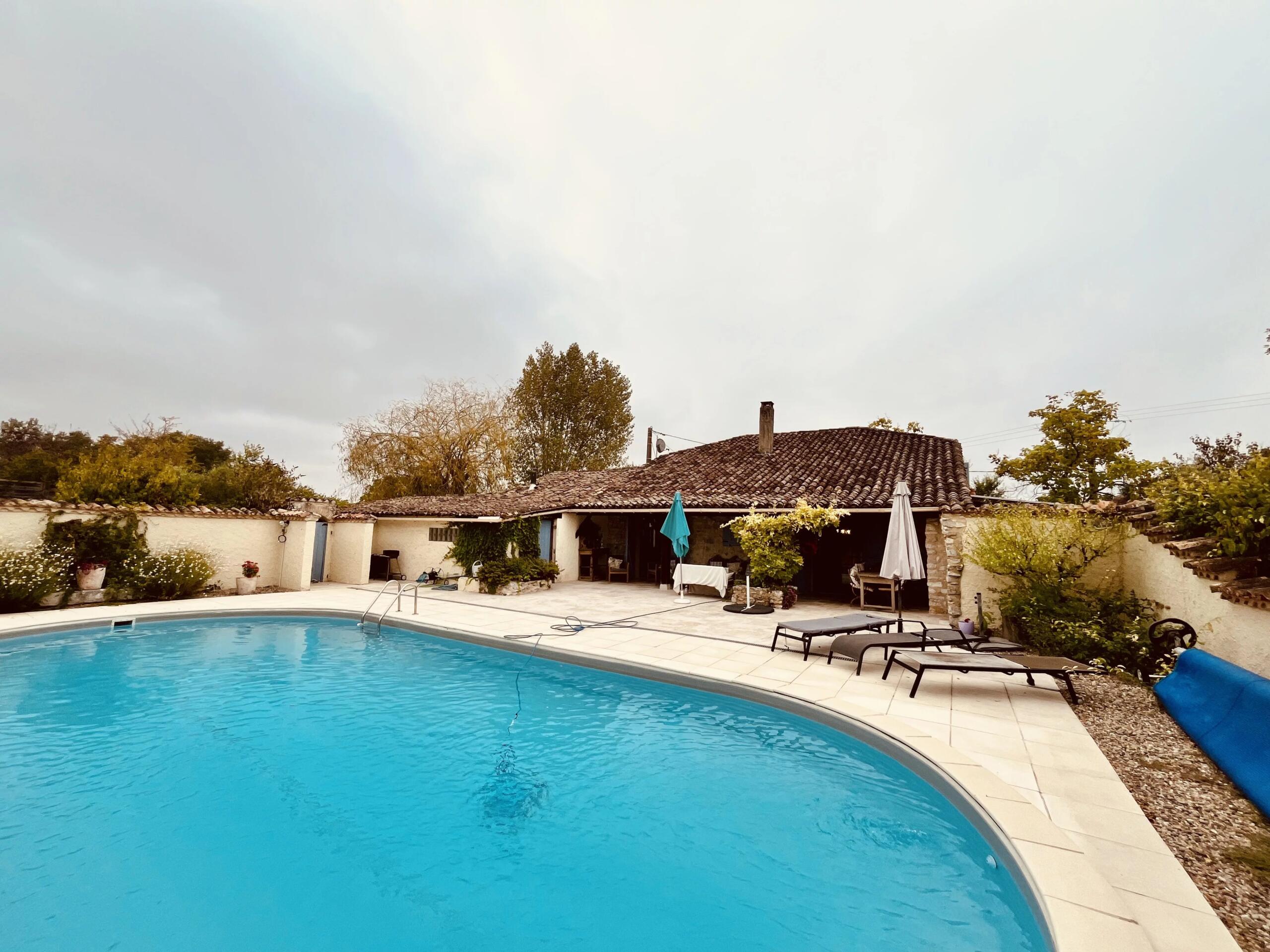 Elegant Home with Pool, Guest house and Far-Reaching Views, Aquitaine – France – BVI82484