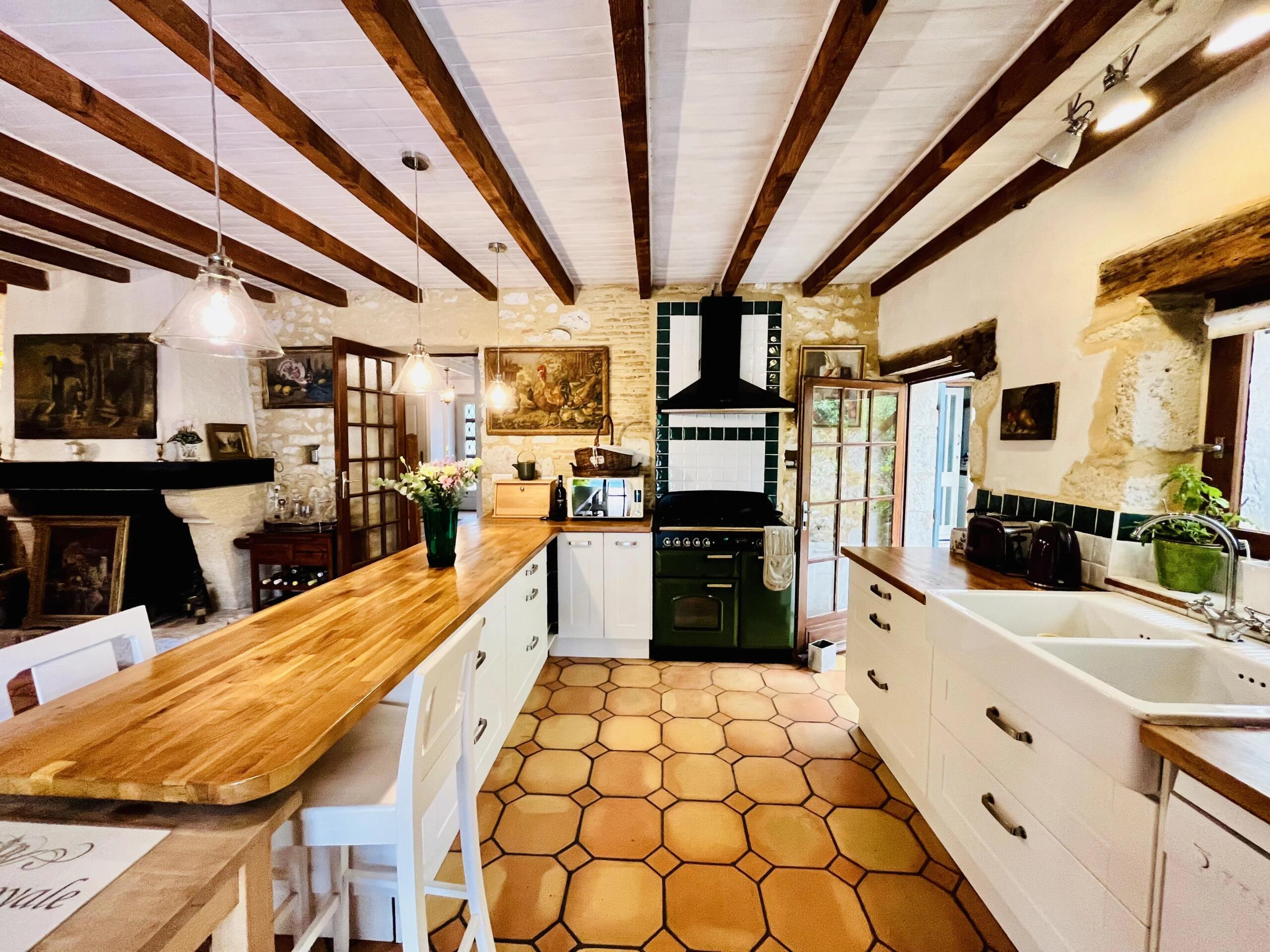 Elegant Home with Pool, Guest house and Far-Reaching Views, Aquitaine – France – BVI82484