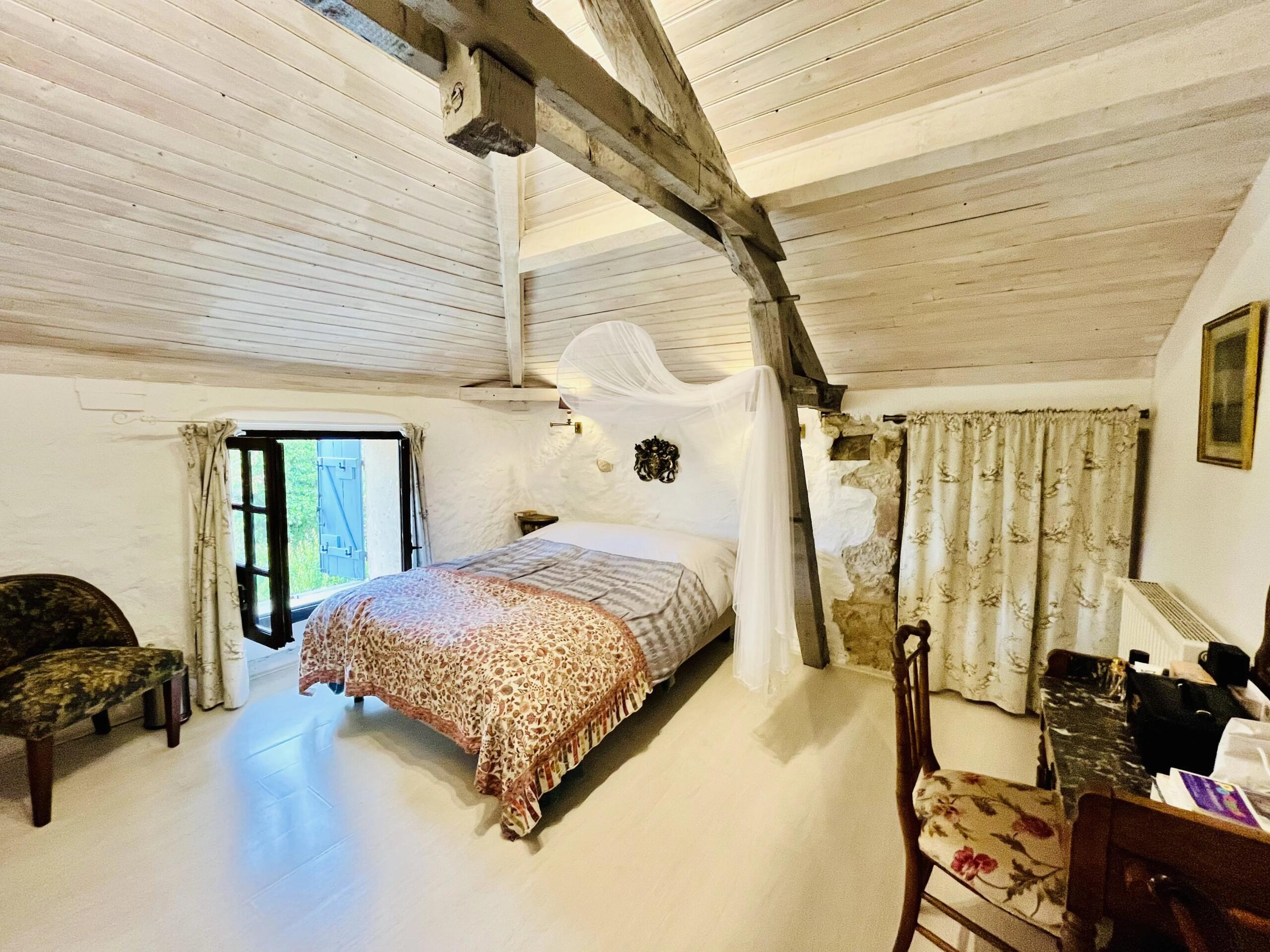 Elegant Home with Pool, Guest house and Far-Reaching Views, Aquitaine – France – BVI82484