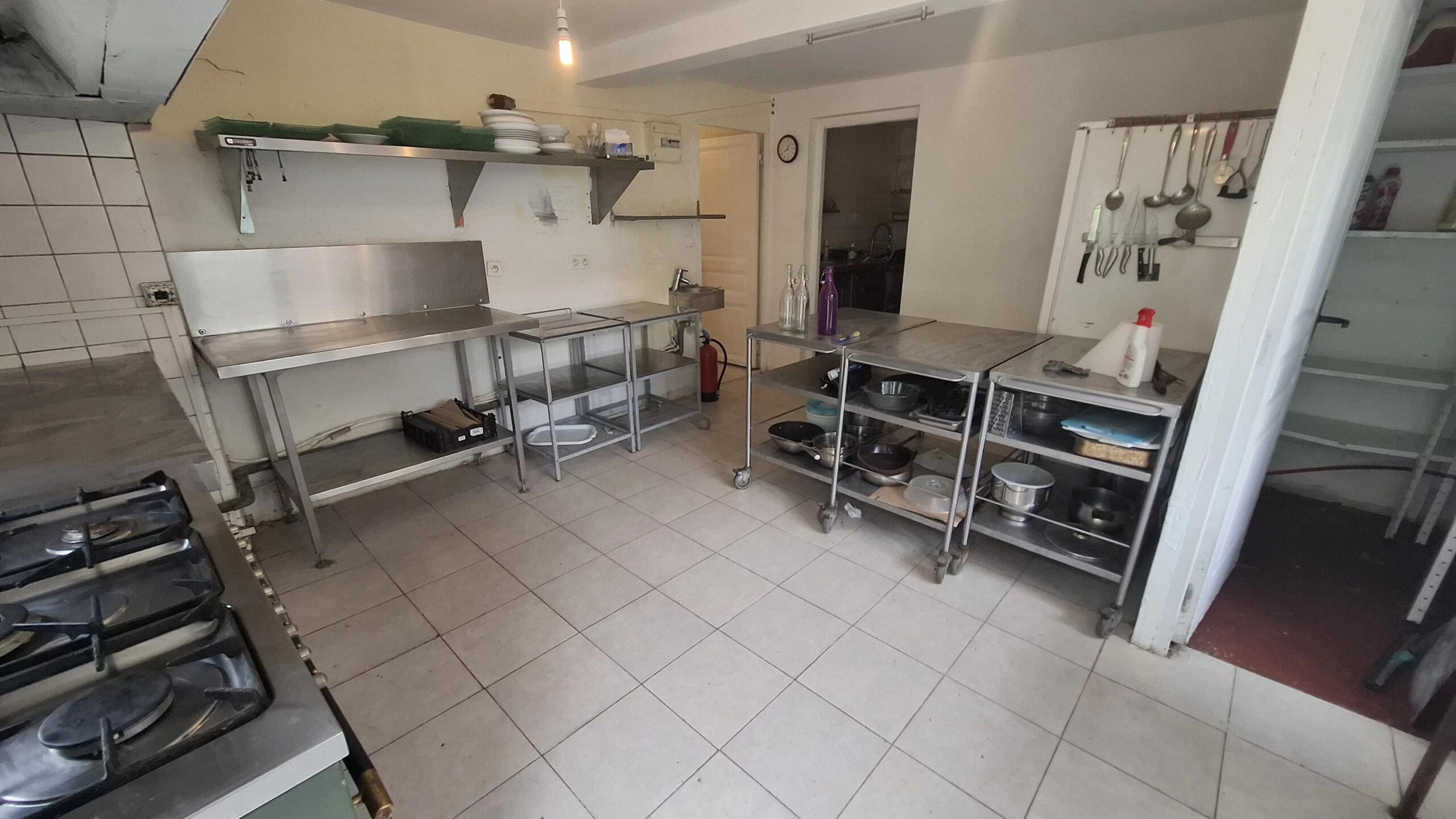 Bar-restaurant with self-contained apartments in very popular area of the Lot, Midi-Pyrénées – France – BVI76657