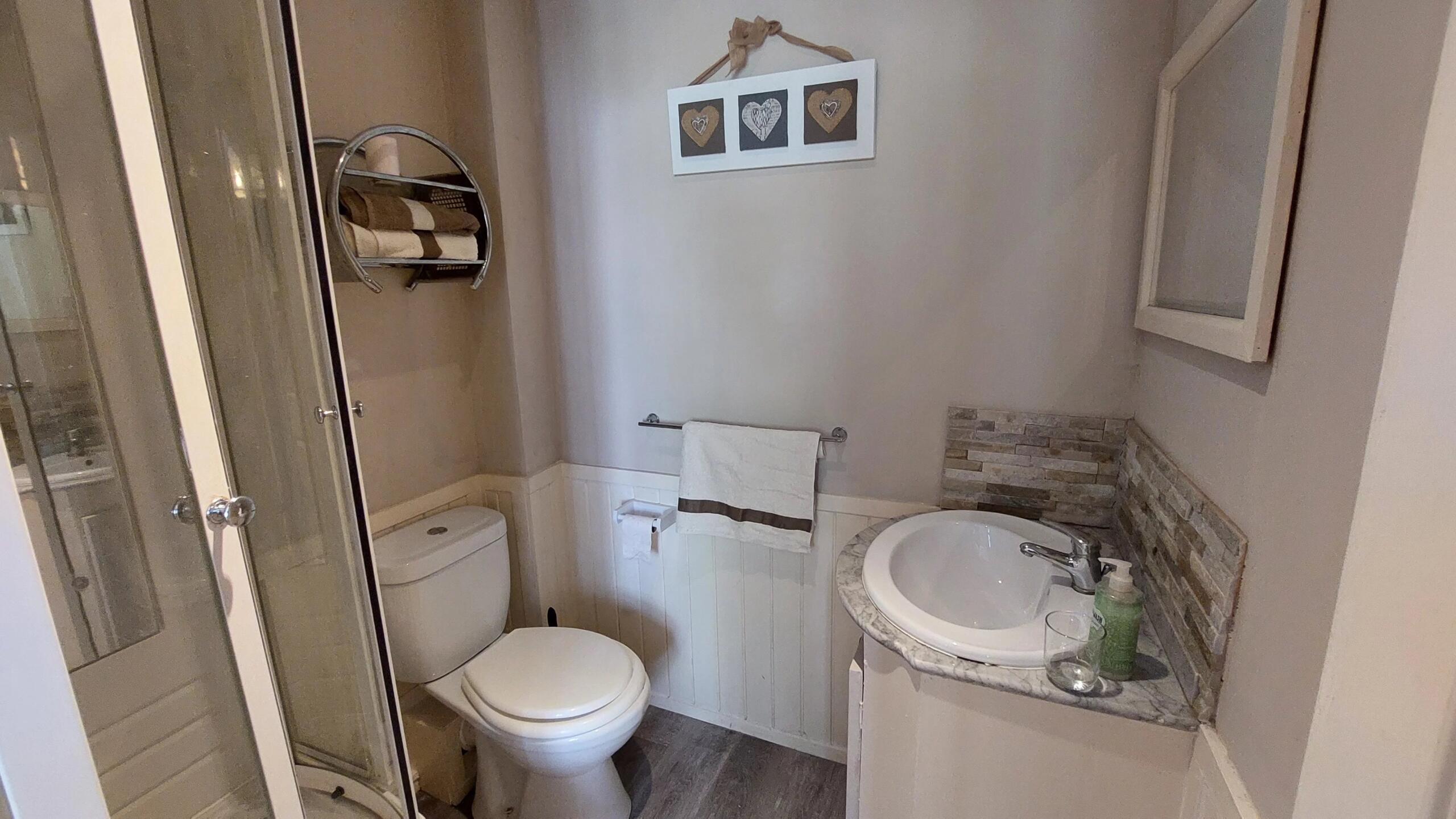 Bar-restaurant with self-contained apartments in very popular area of the Lot, Midi-Pyrénées – France – BVI76657