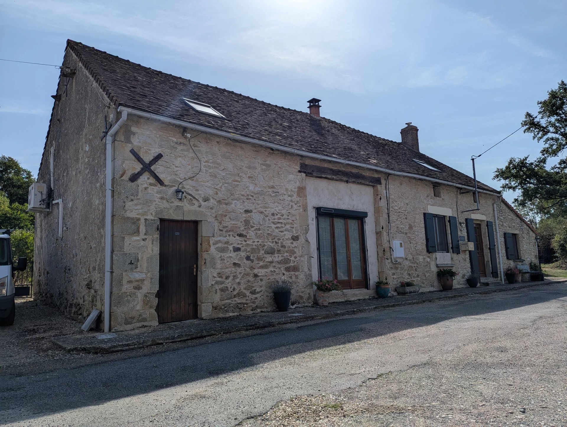 Delightful character property with pool in the Vienne, Poitou-Charentes – France – BVI81795
