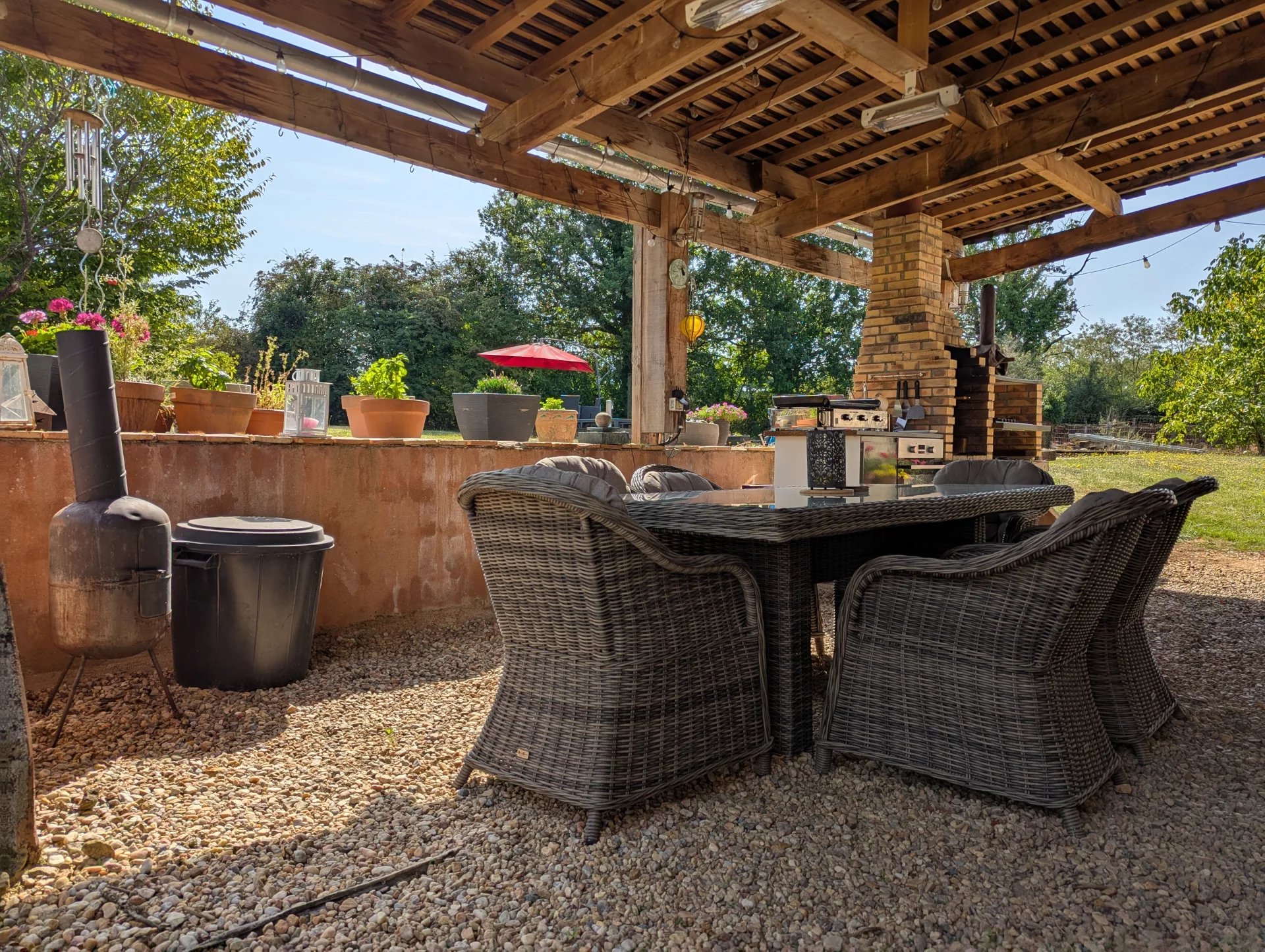 Delightful character property with pool in the Vienne, Poitou-Charentes – France – BVI81795