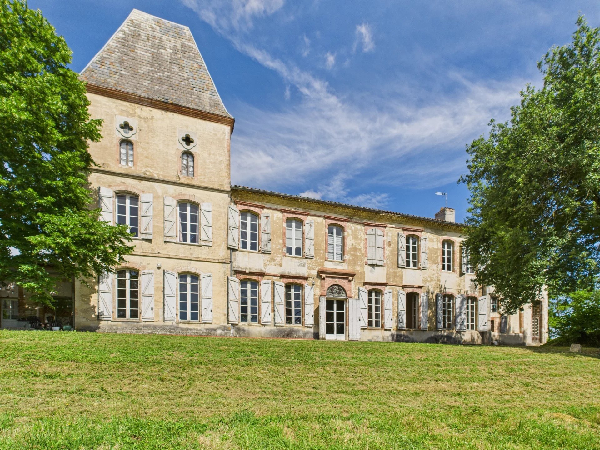 Exceptional Château – Ready to Live, Full of Potential, Midi-Pyrénées – France – BVI79837