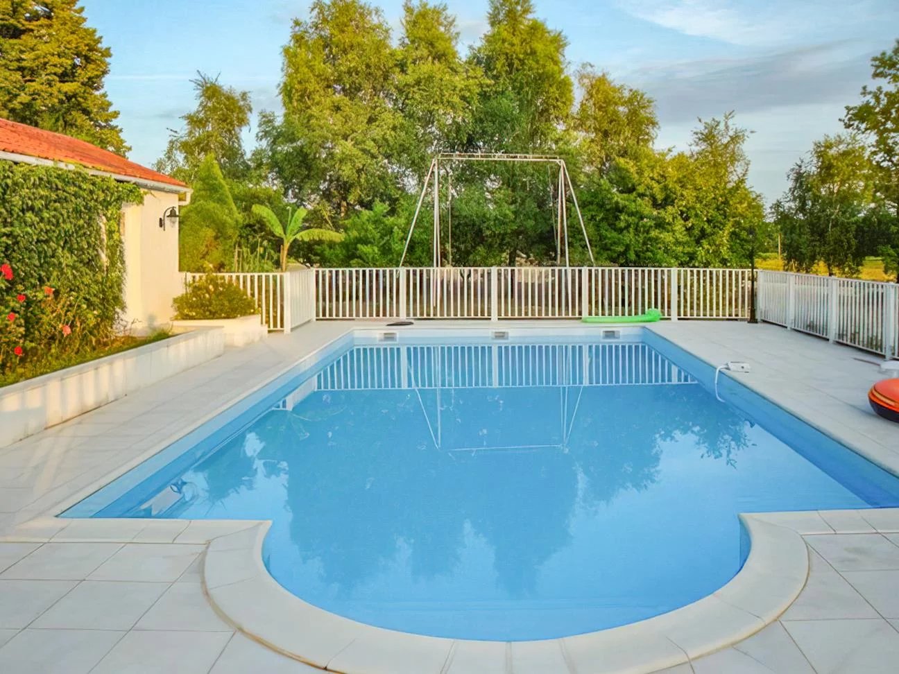 Spacious country house with pool near Cognac, Poitou-Charentes – France – BVI66195