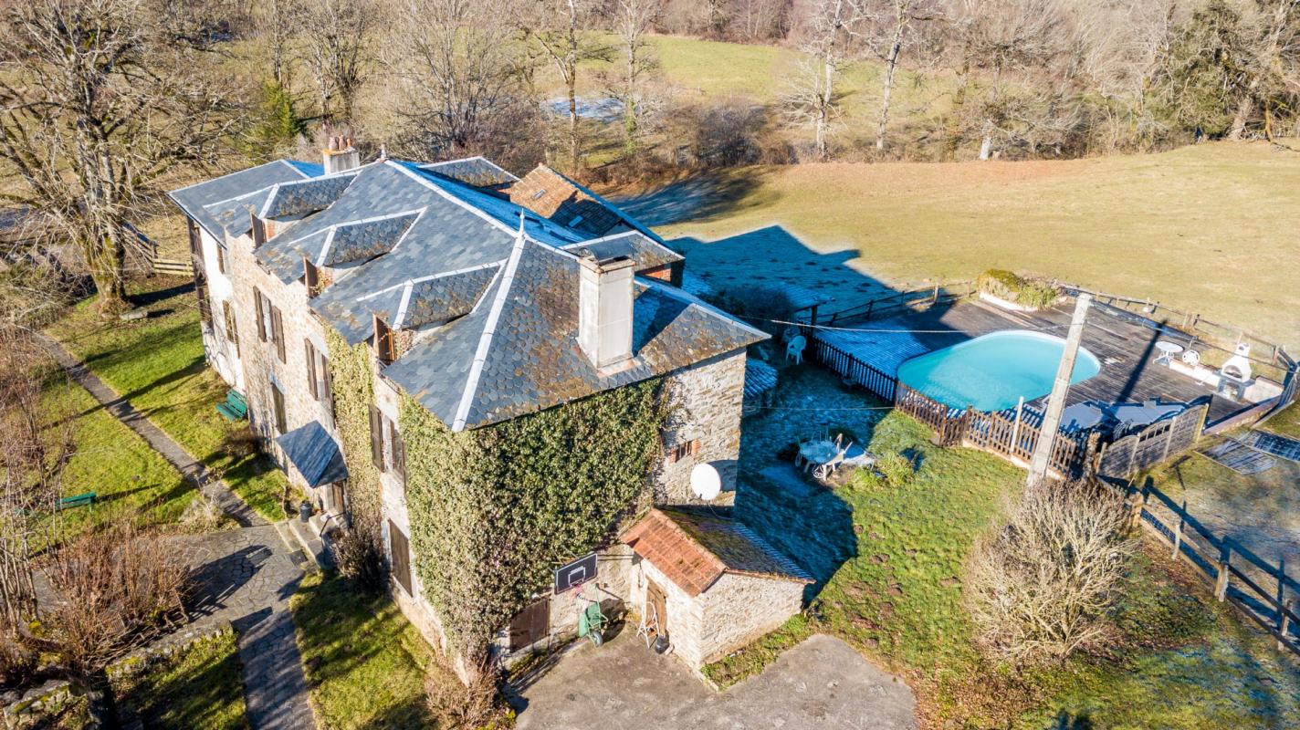 8 bedroom maison in Naucelles, Cantal, France – EE3E090552C0457C