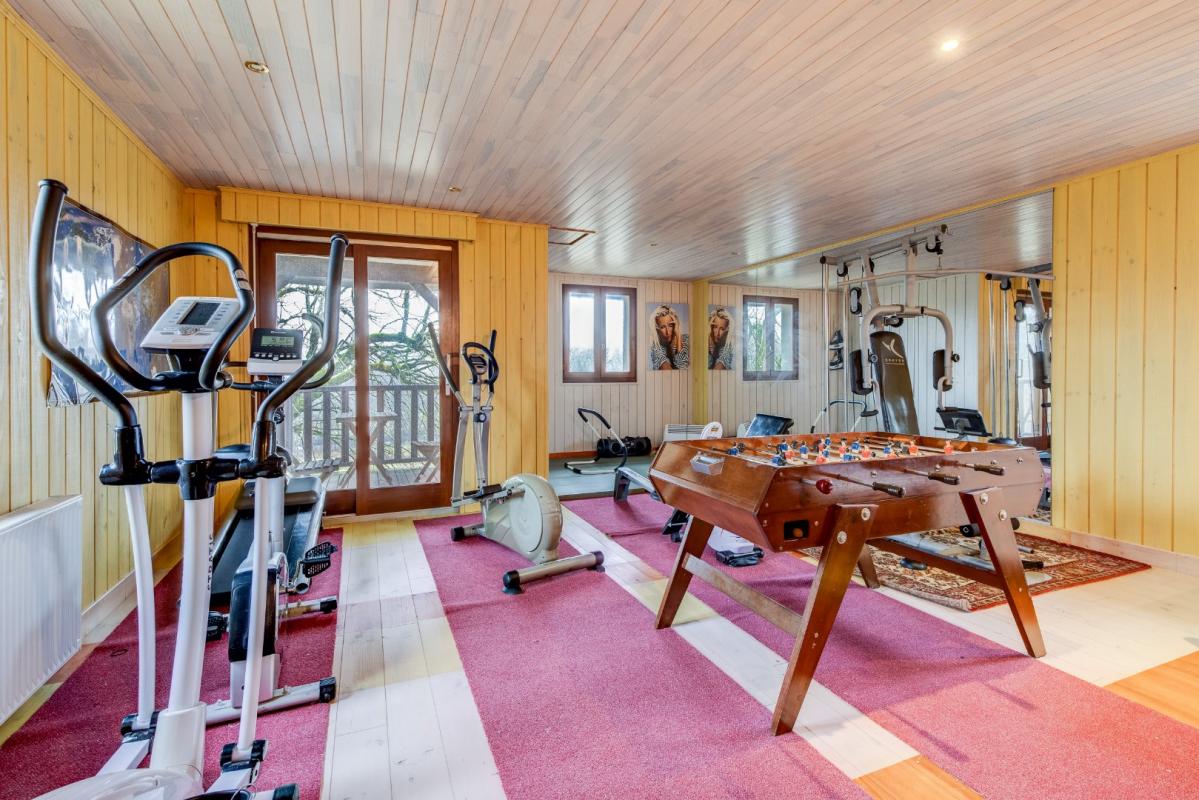 8 bedroom maison in Naucelles, Cantal, France – EE3E090552C0457C