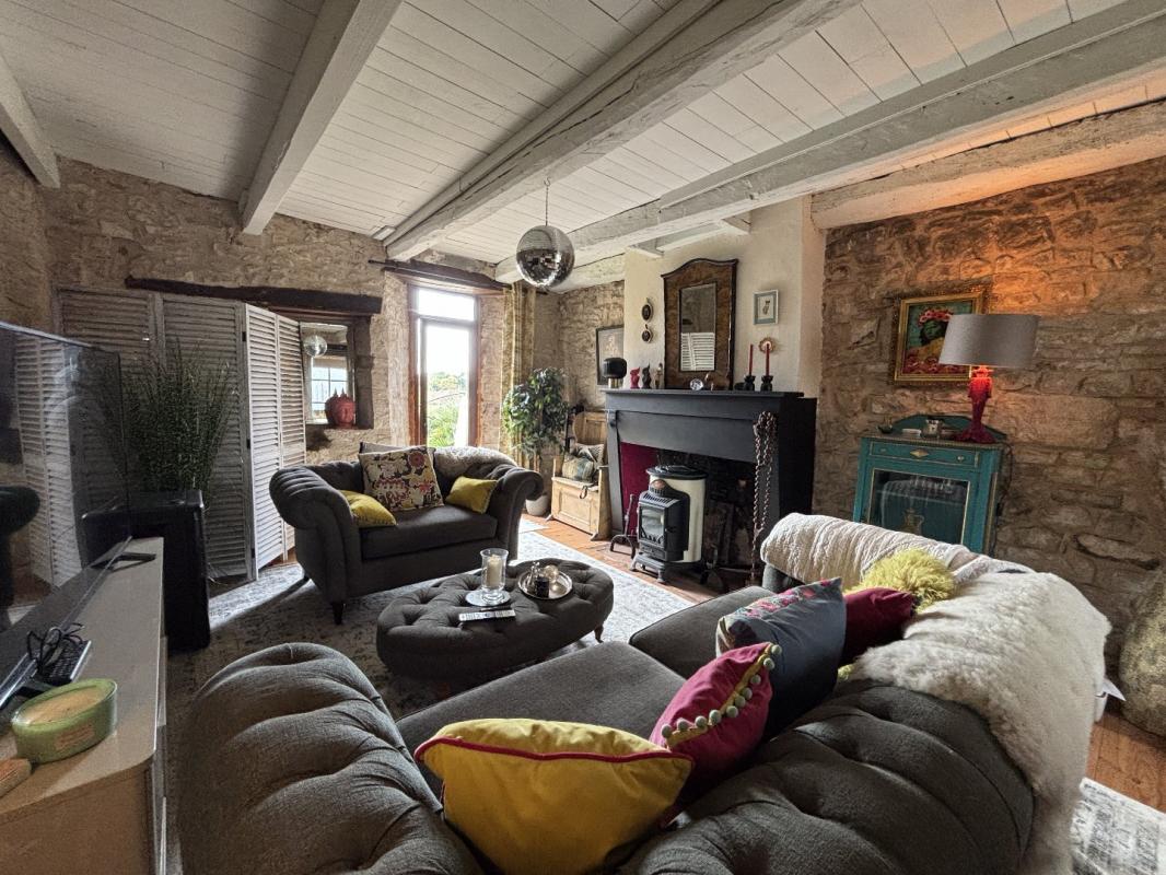 2 bedroom maison in Nanteuil En Vallee, Charente, France – 19780C1D45A94CB8