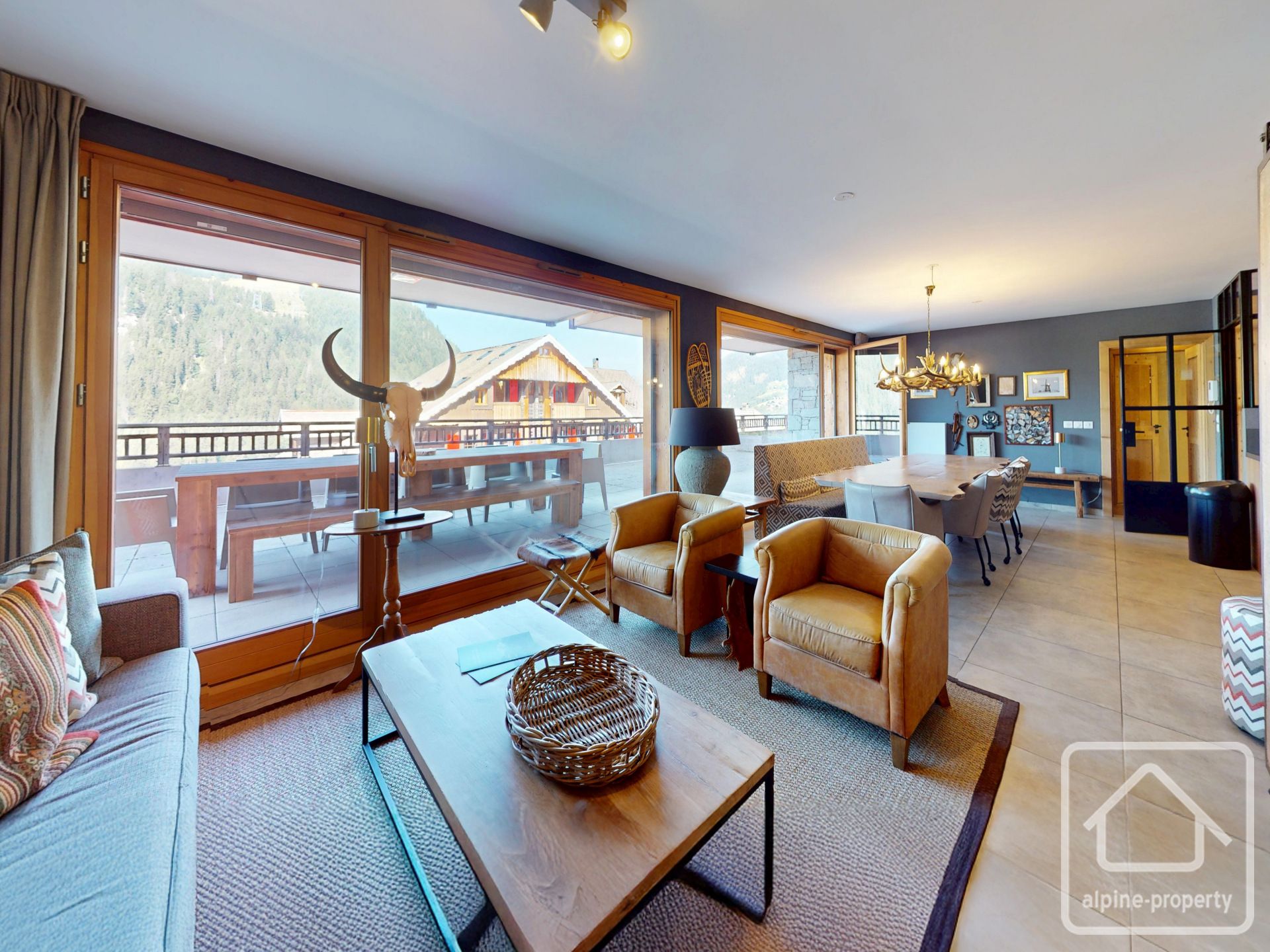 A Stunning, Modern And Spacious Apartment Located Close To The Centre Of The Village. – APPTMONTROYAL