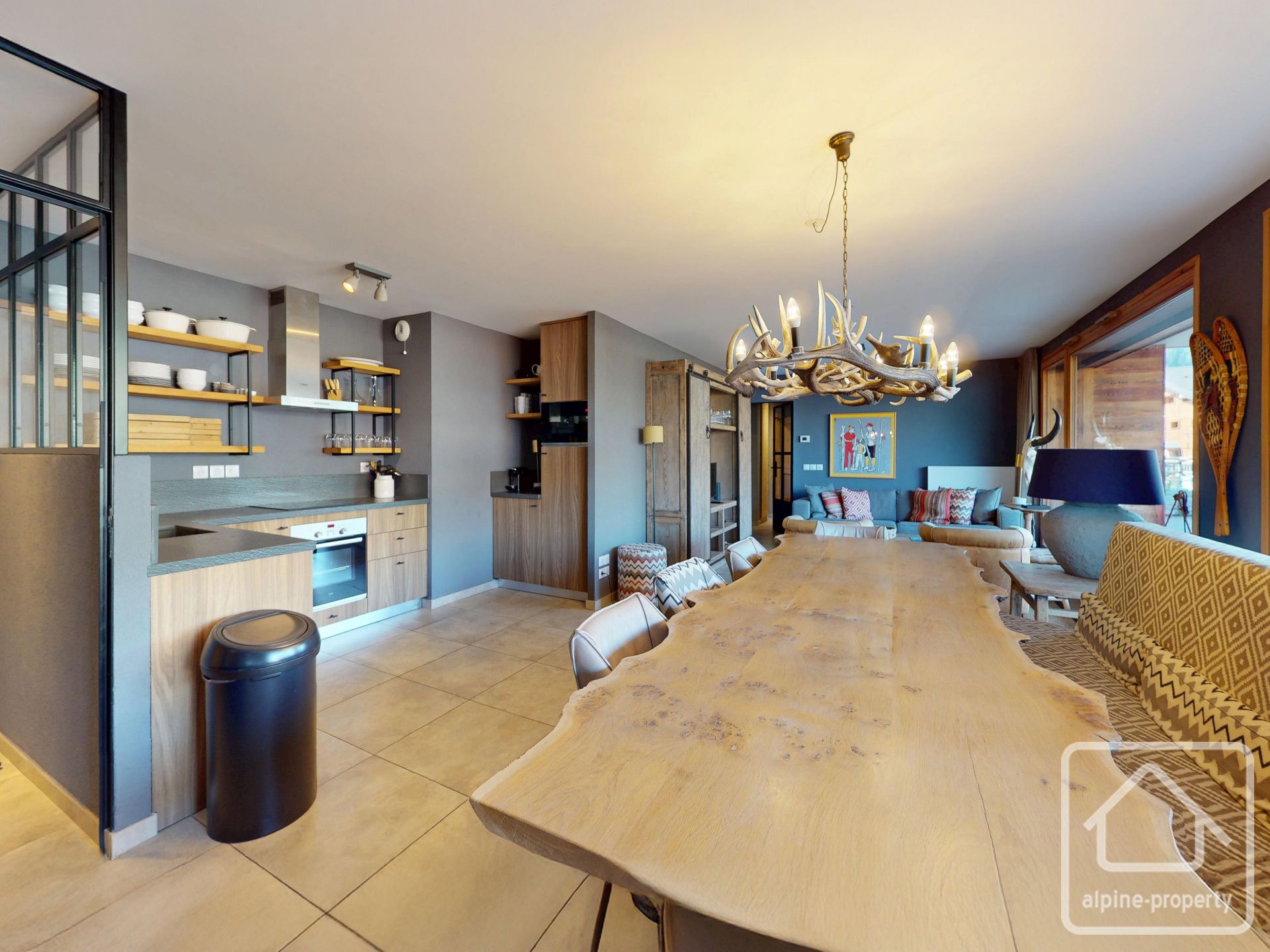 A Stunning, Modern And Spacious Apartment Located Close To The Centre Of The Village. – APPTMONTROYAL