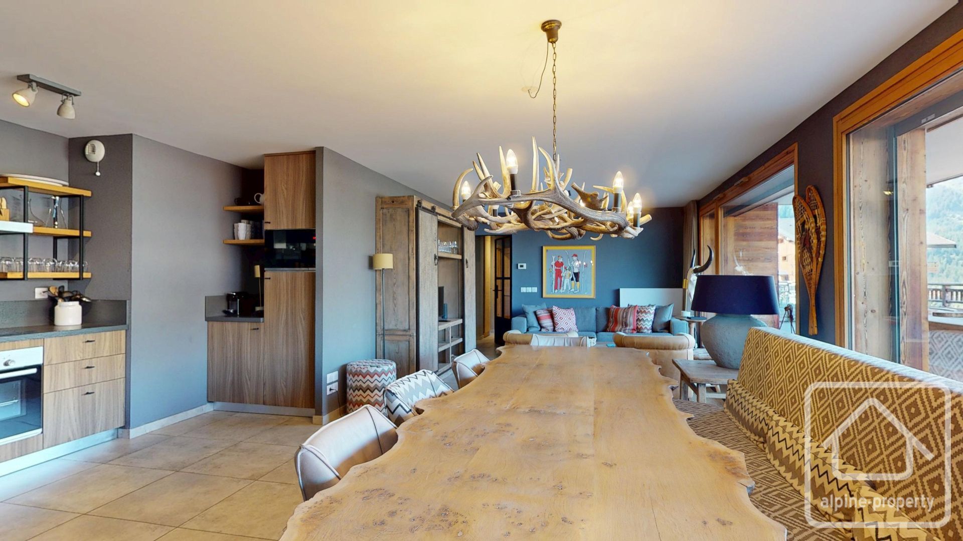 A Stunning, Modern And Spacious Apartment Located Close To The Centre Of The Village. – APPTMONTROYAL