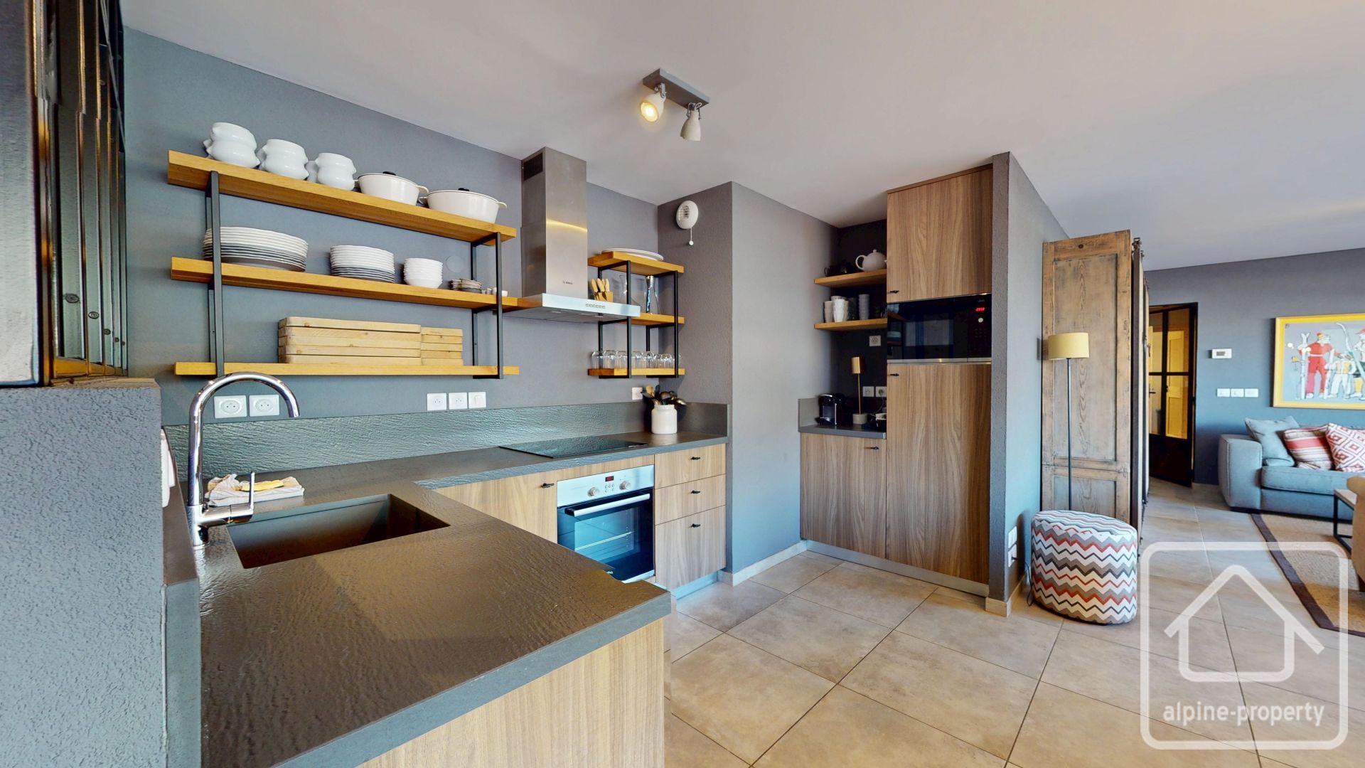 A Stunning, Modern And Spacious Apartment Located Close To The Centre Of The Village. – APPTMONTROYAL