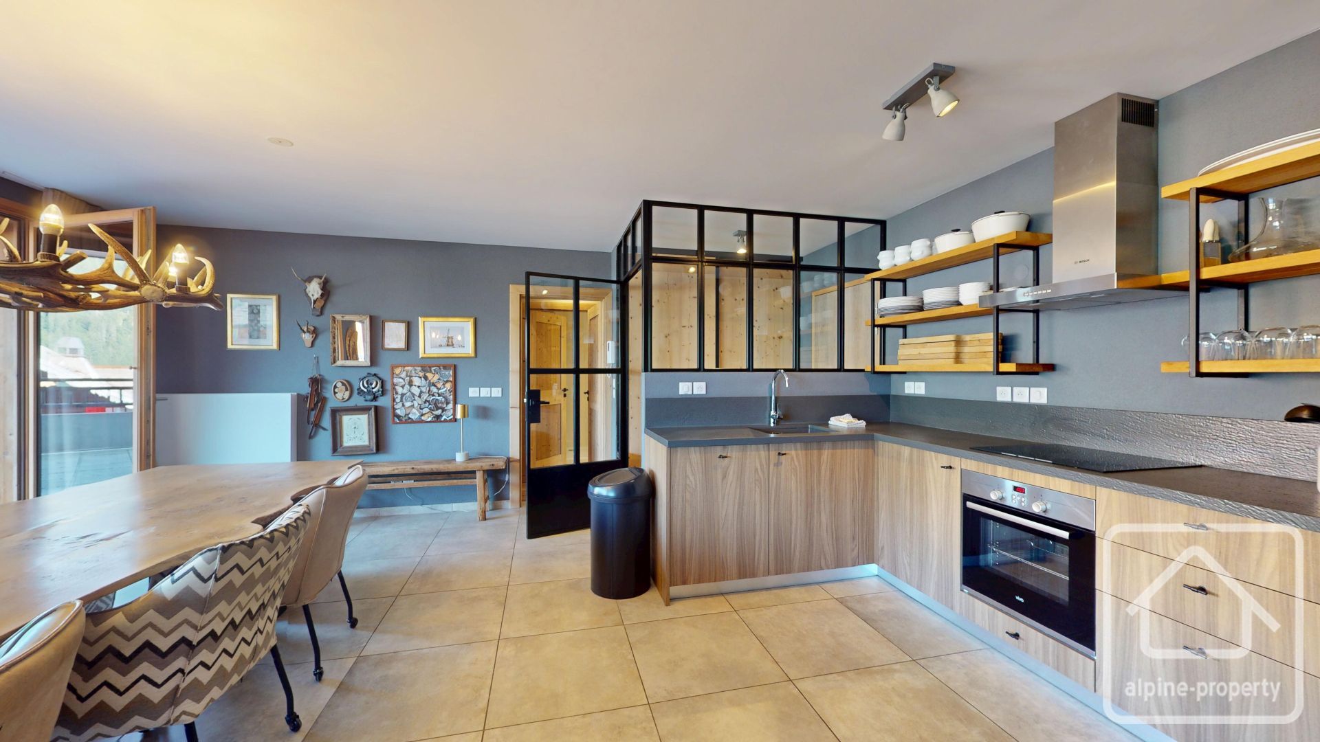 A Stunning, Modern And Spacious Apartment Located Close To The Centre Of The Village. – APPTMONTROYAL