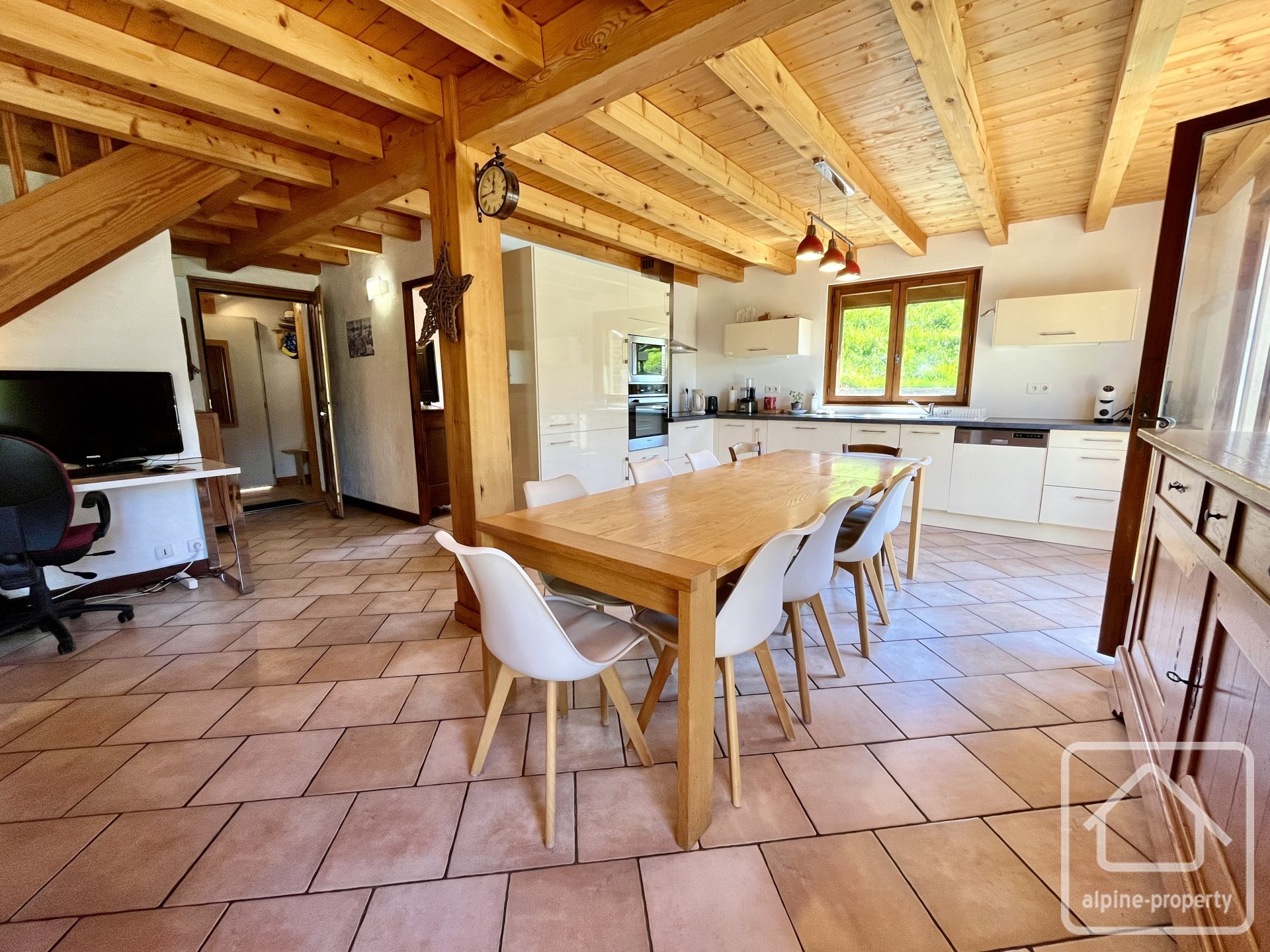 Chalet With 4 Bedrooms, An Independent Studio, 2 Bathrooms, A Swimming Pool, And A Double Garage. – CHALETDUPONTE