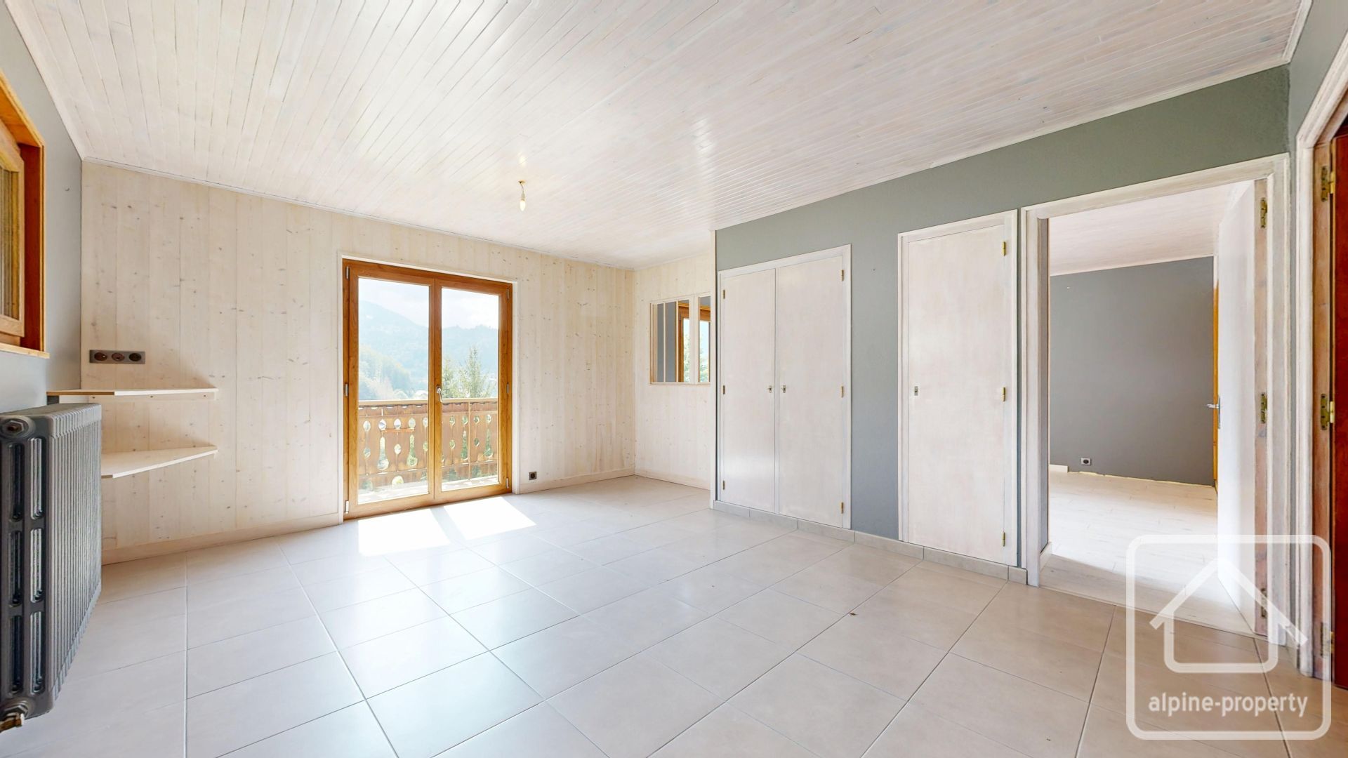 Superb Traditional Residence Of 300m2 For Renovation In Sunny Spot On Bus Route To Slopes – LAPAS