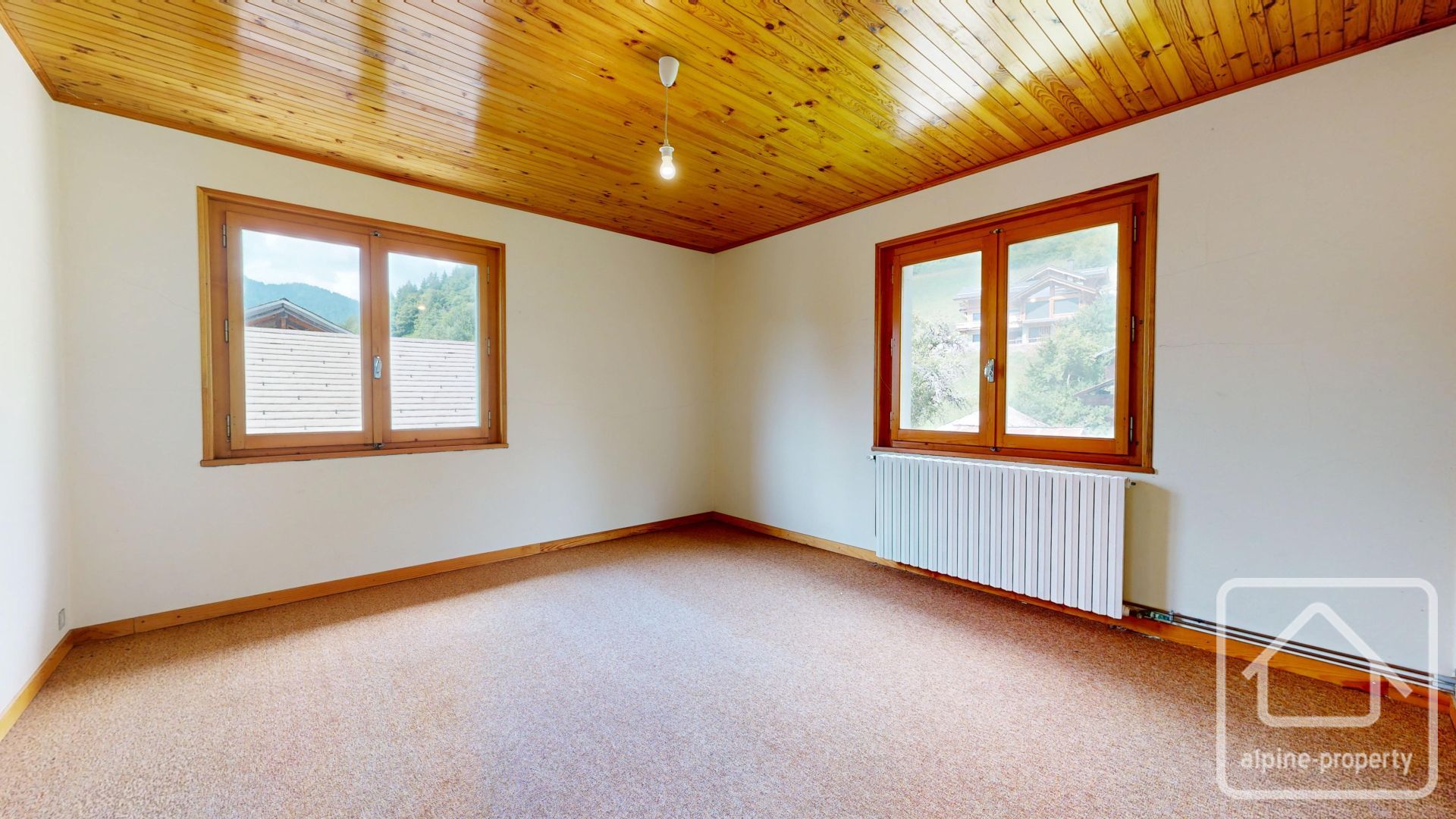 Superb Traditional Residence Of 300m2 For Renovation In Sunny Spot On Bus Route To Slopes – LAPAS