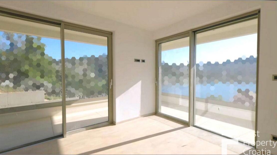 Villas in the vicinity of Trogir, Croatia – TG1712