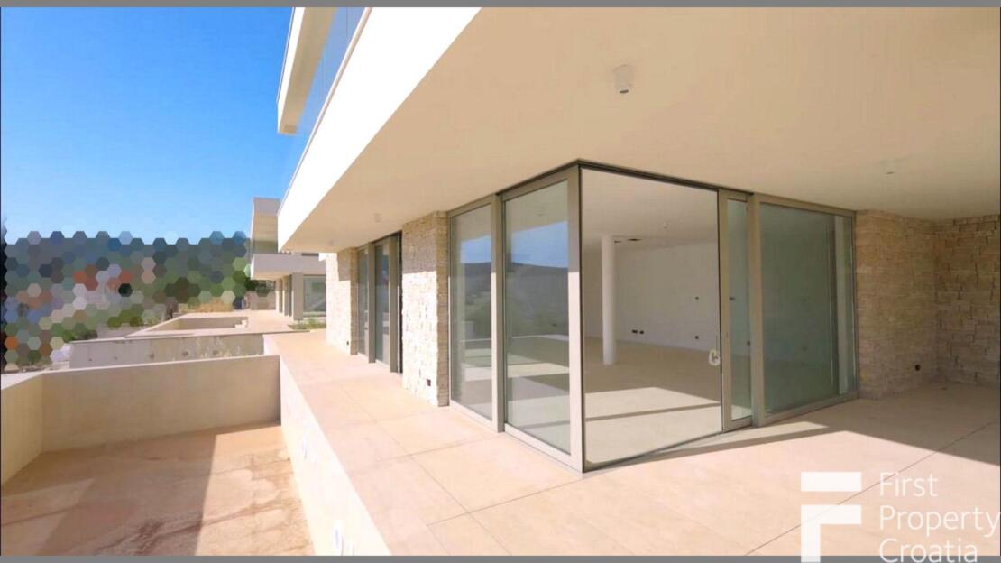 Villas in the vicinity of Trogir, Croatia – TG1712