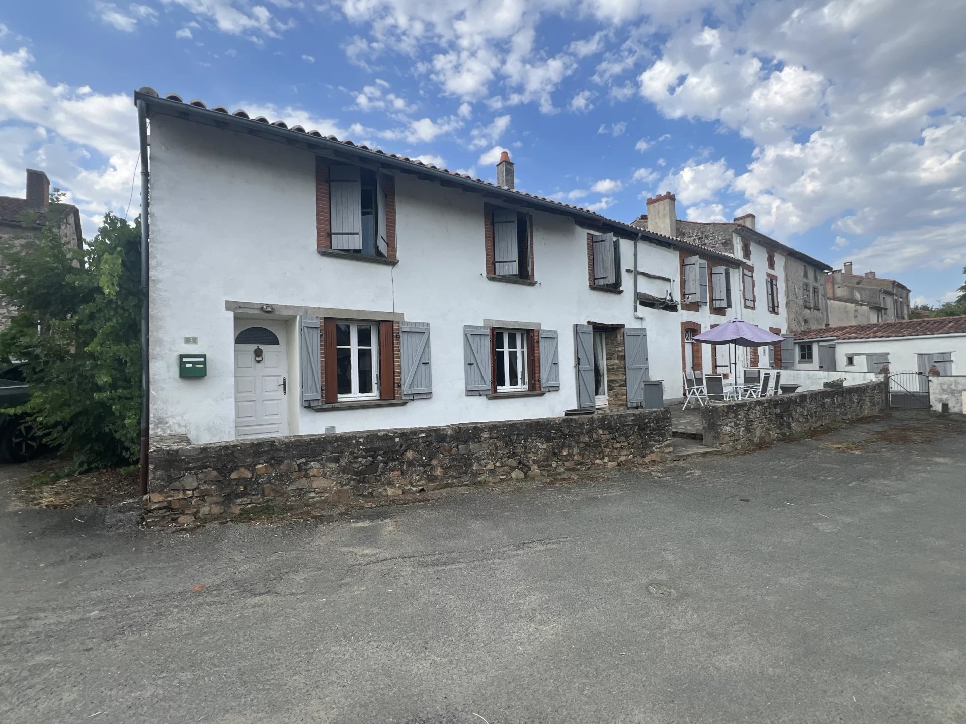 Large house plus guest house and detached house to renovate, Limousin – France – BVI82330