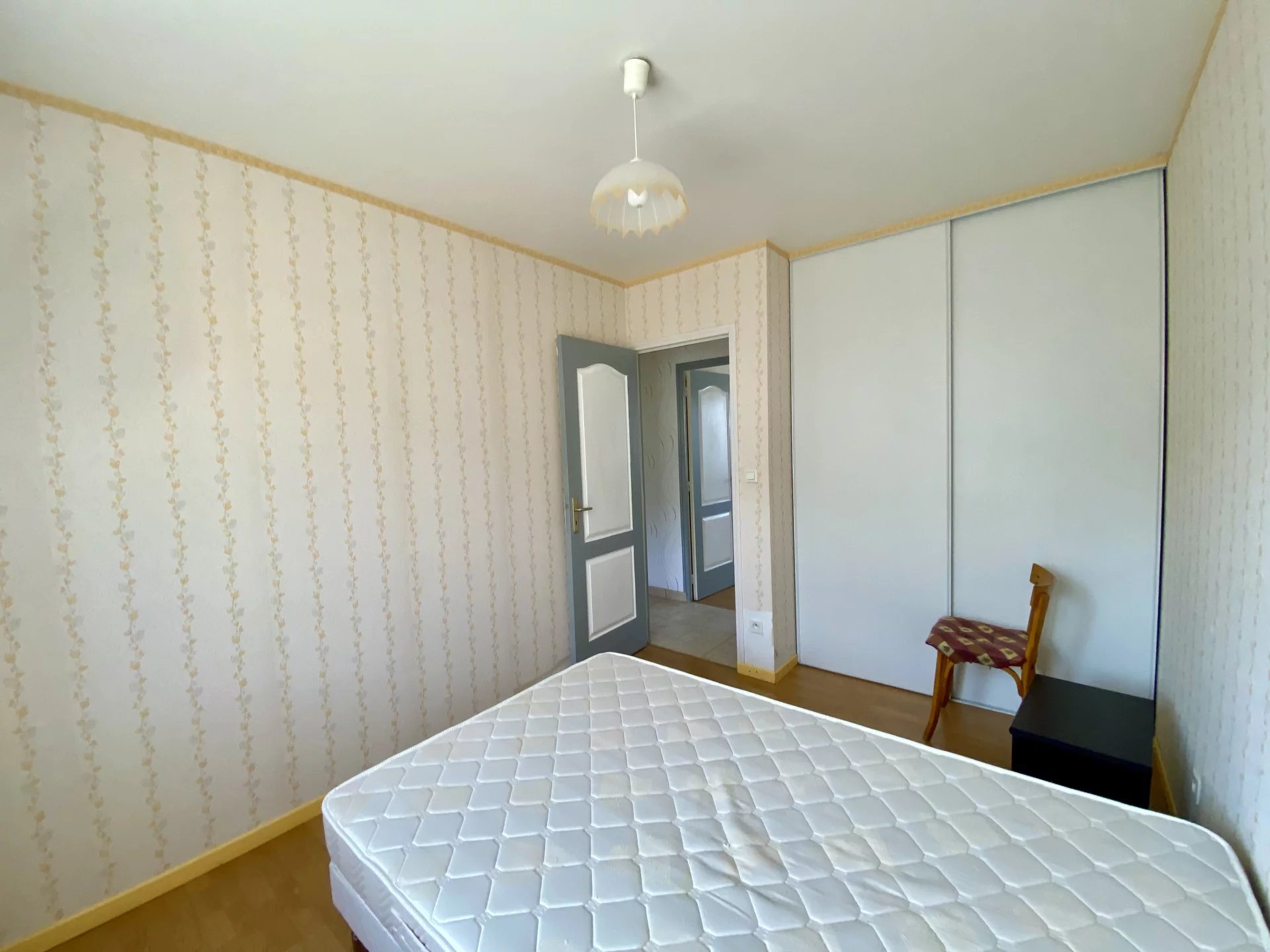 A lovely bungalow with 3 bedrooms near Montmorillon, Poitou-Charentes – France – BVI82339