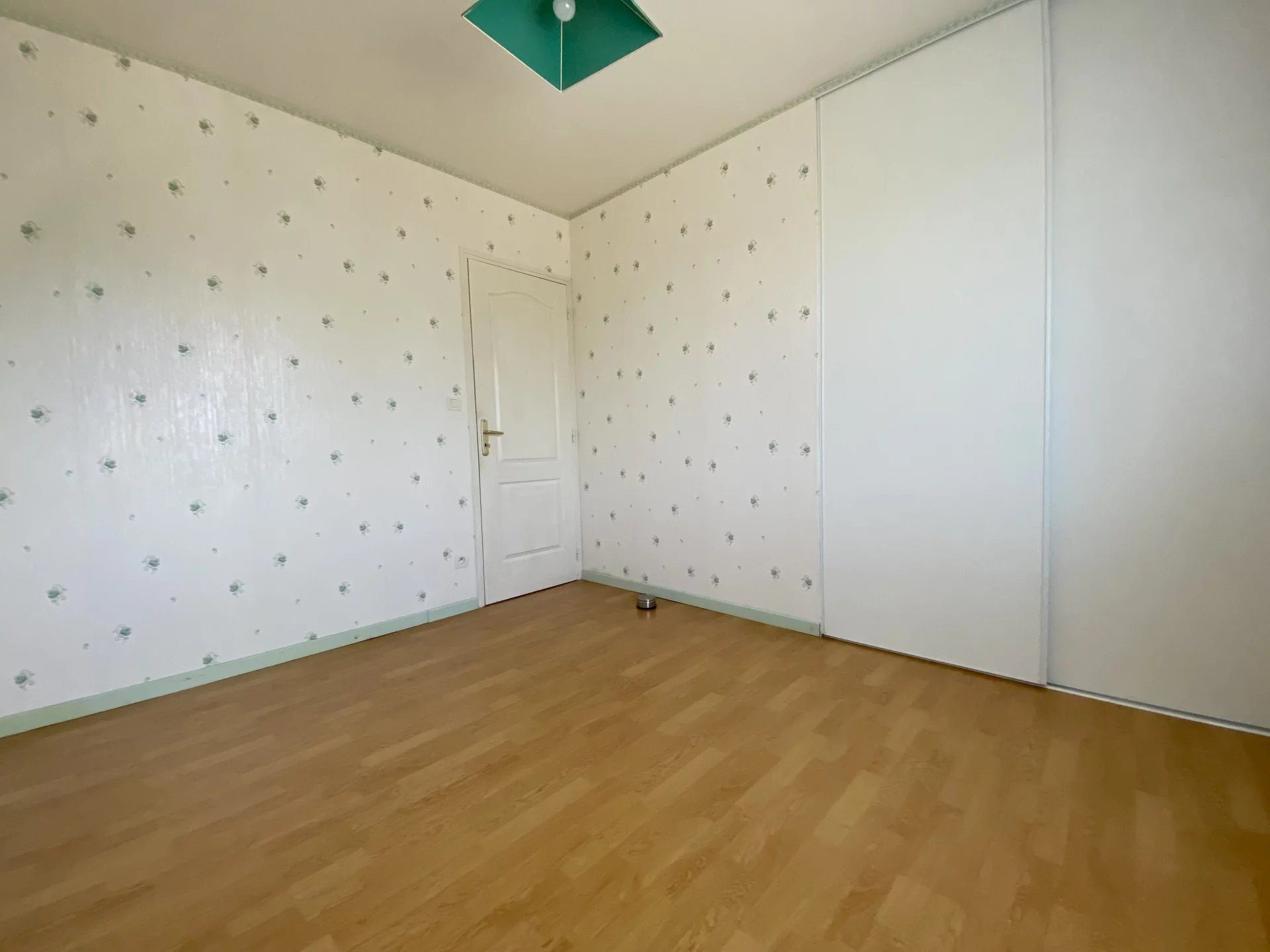 A lovely bungalow with 3 bedrooms near Montmorillon, Poitou-Charentes – France – BVI82339